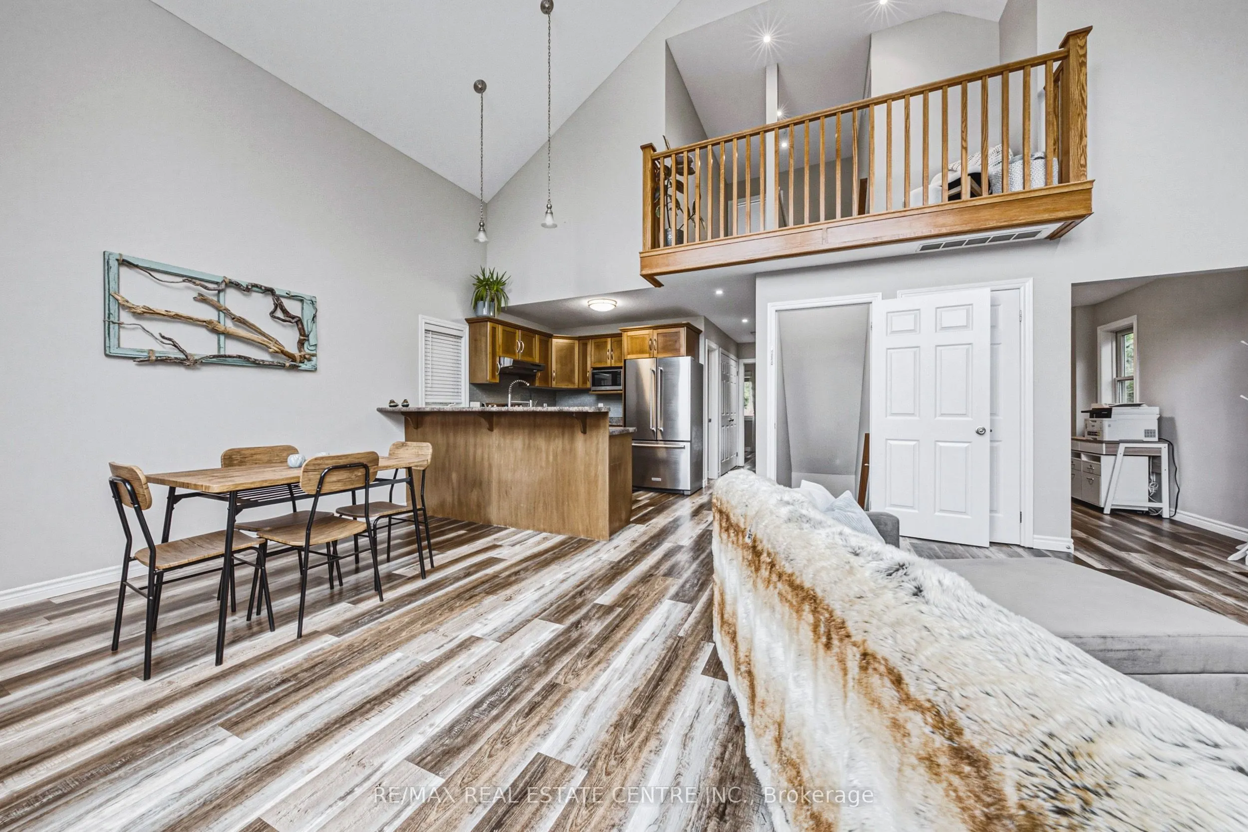 8 Lake Road