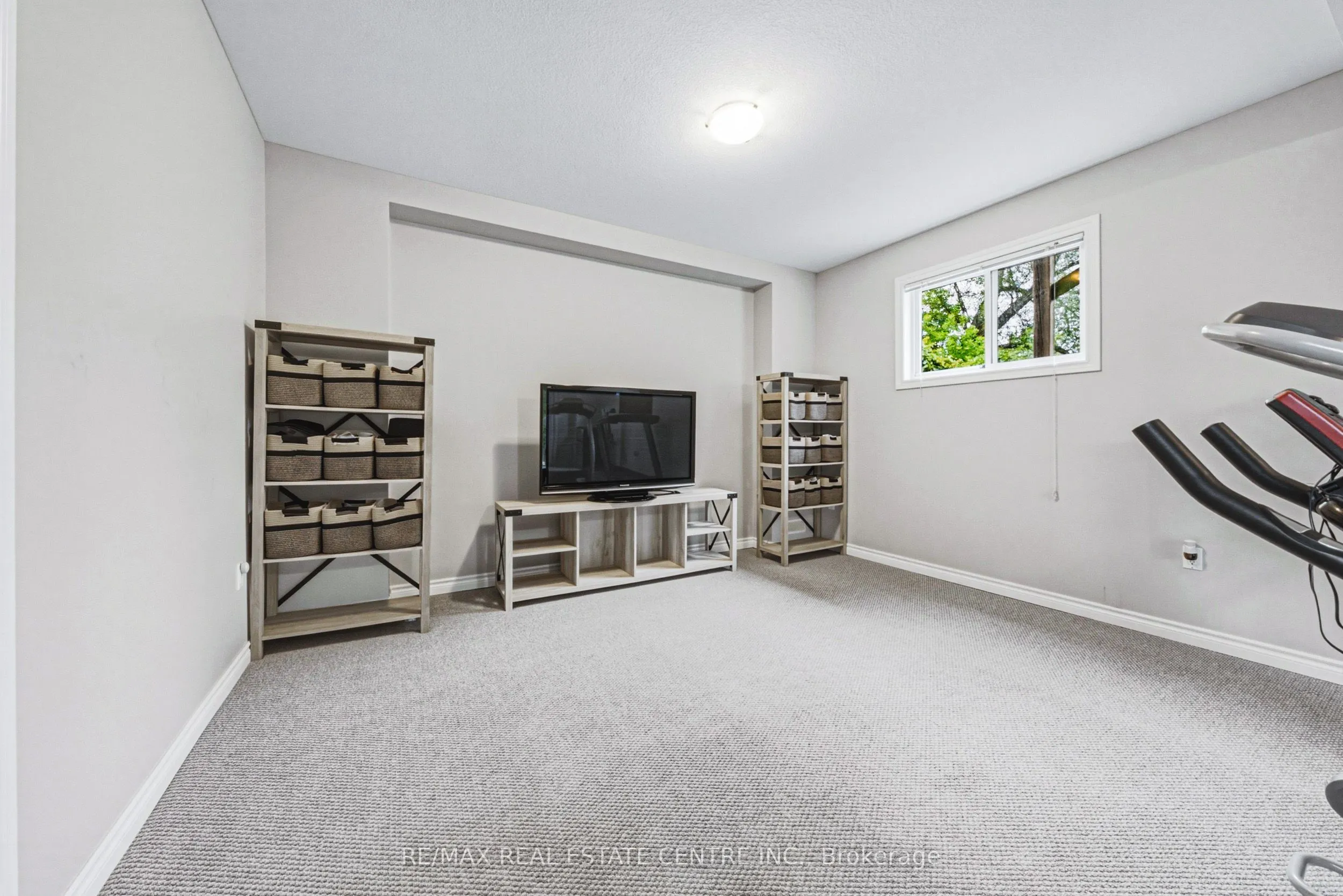 8 Lake Road