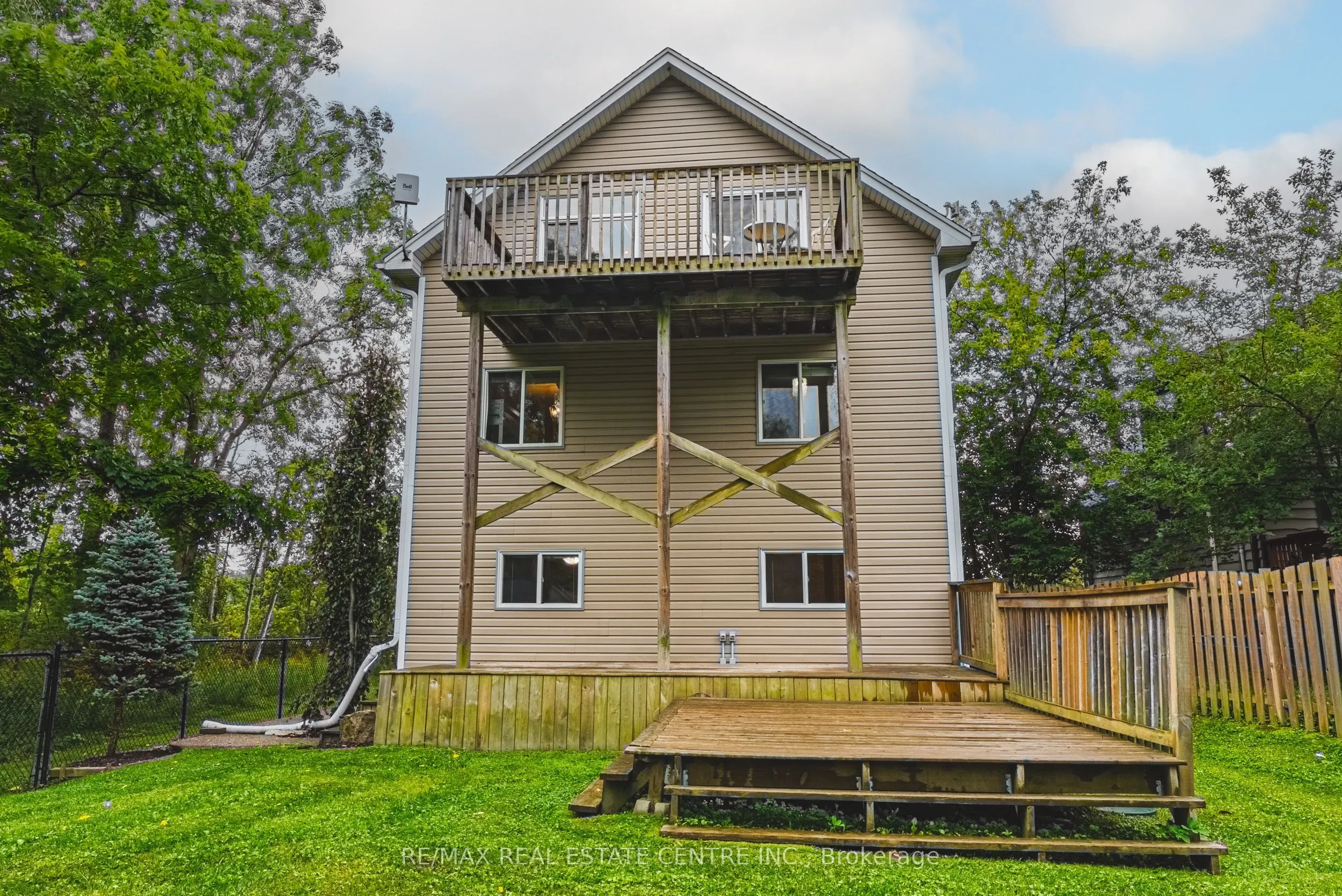8 Lake Road
