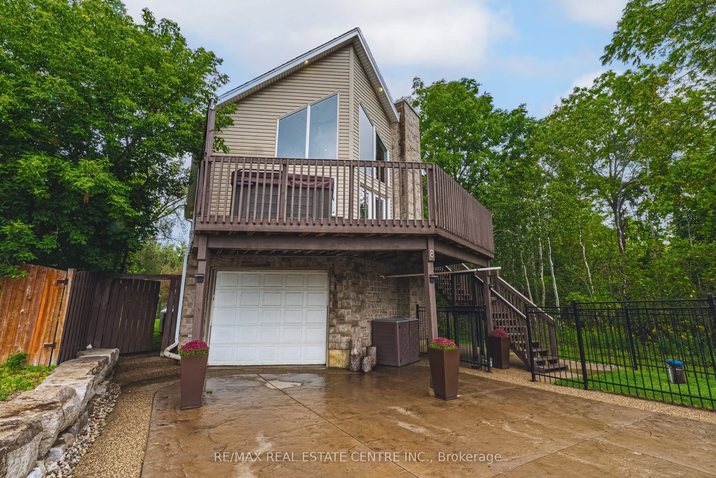 8 Lake Road