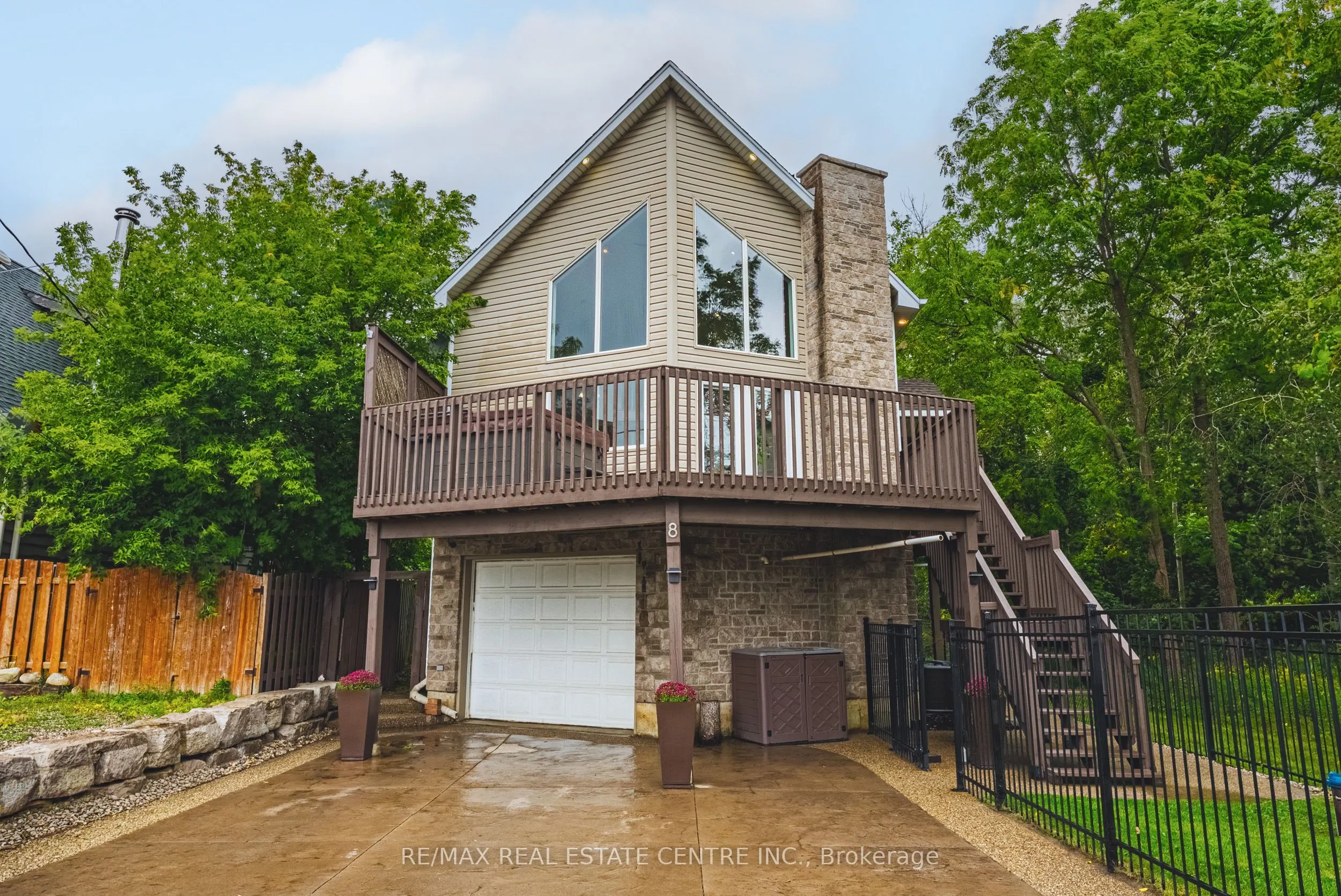 8 Lake Road