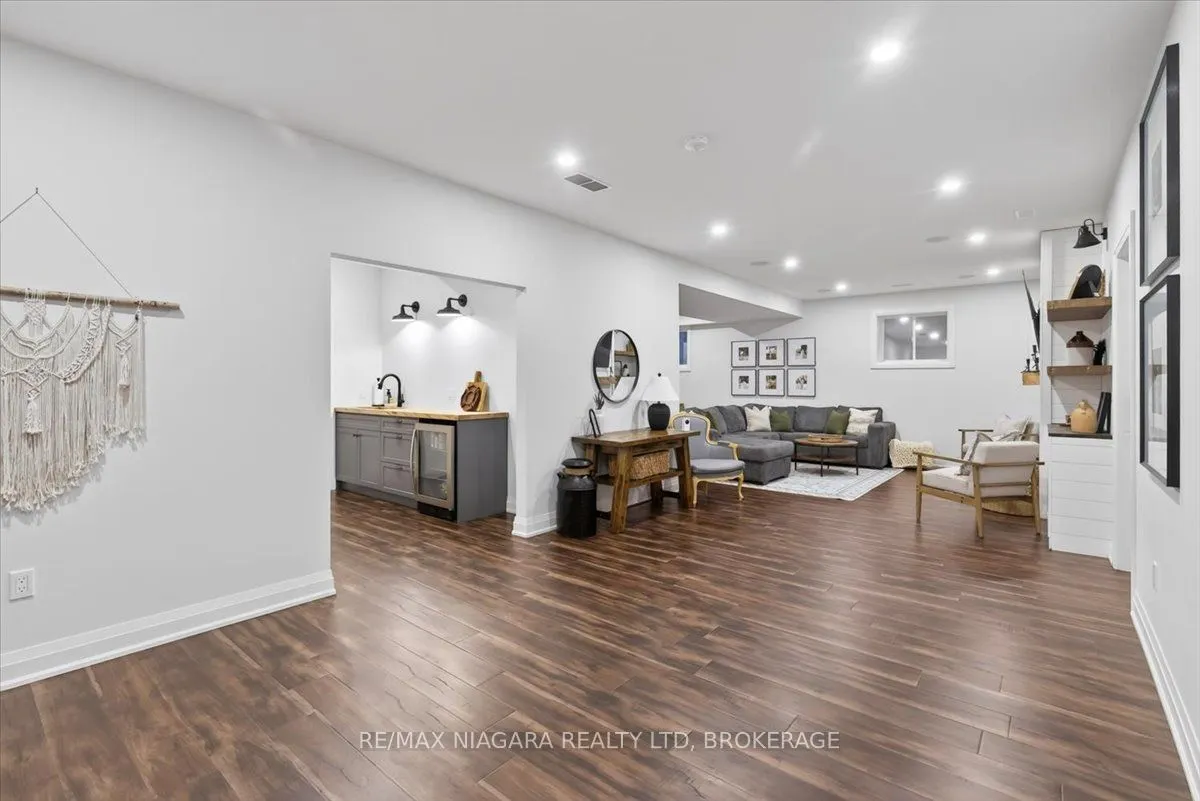 7331 Sherrilee Crescent