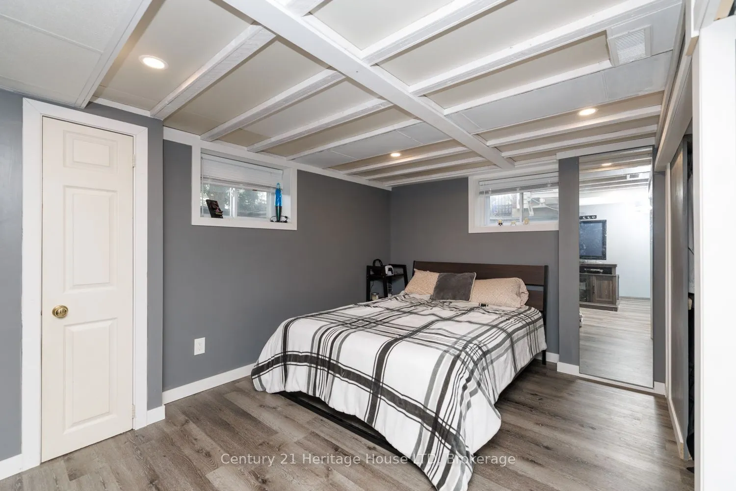 6 Greenock Circle