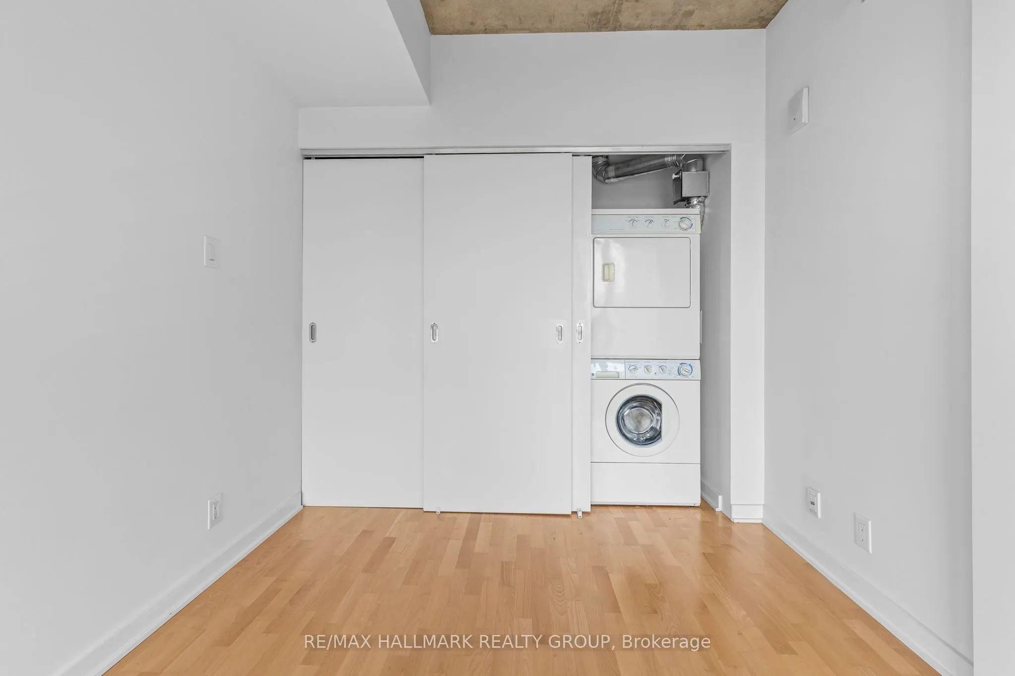 324 Laurier Avenue W #1804