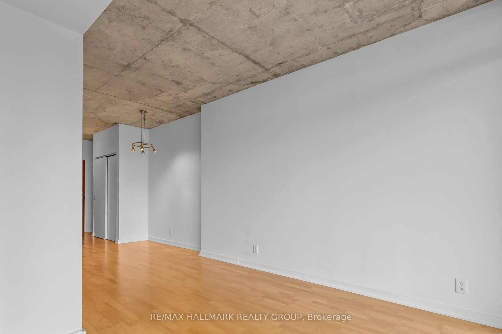 324 Laurier Avenue W #1804