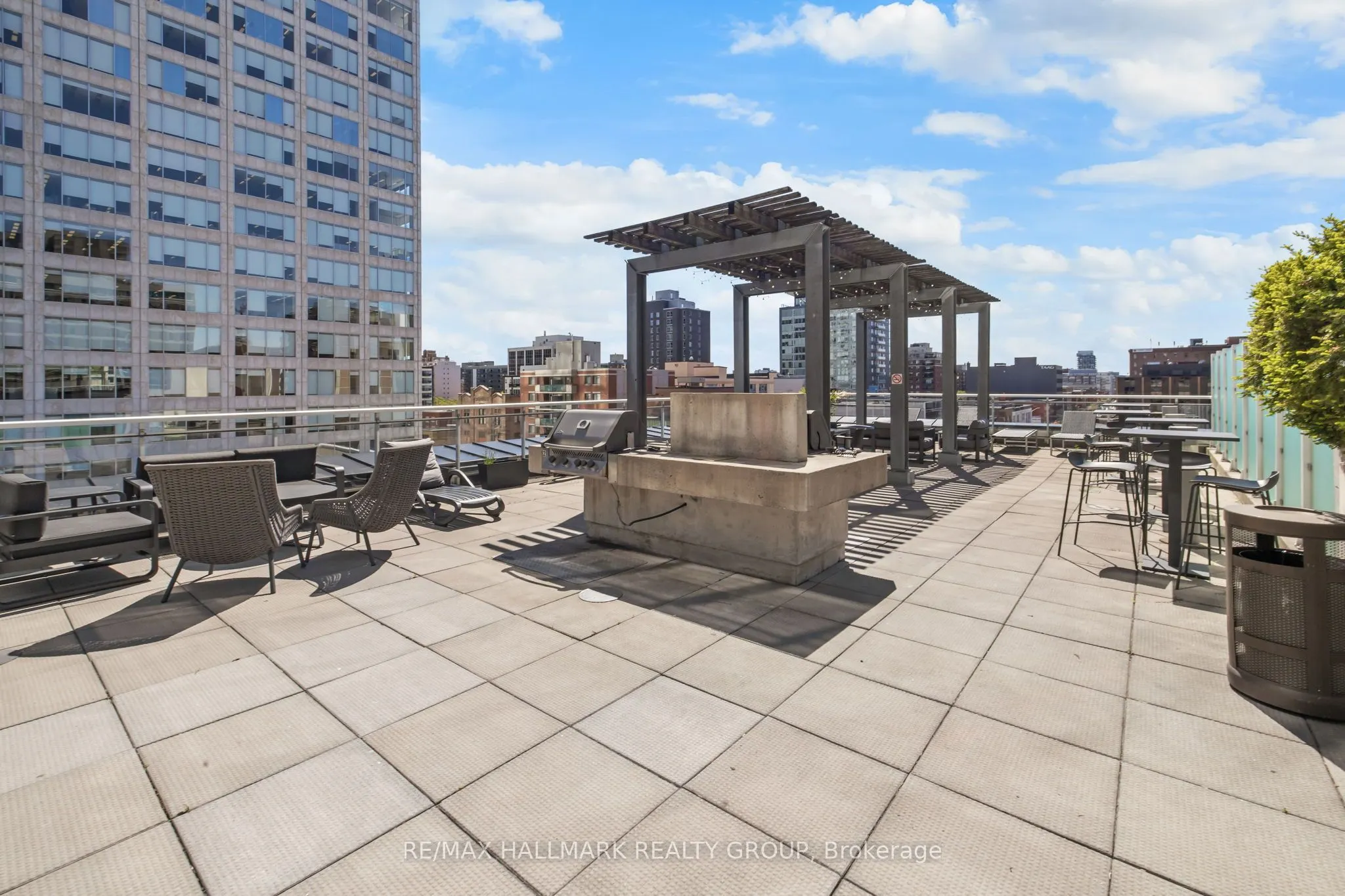 324 Laurier Avenue W #1804