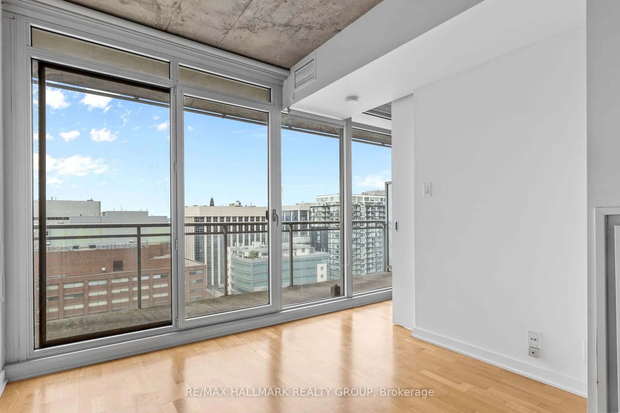 324 Laurier Avenue W #1804