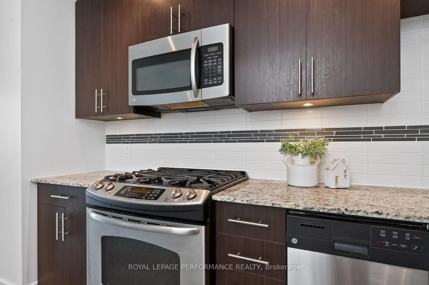 100 Champagne Avenue S #903