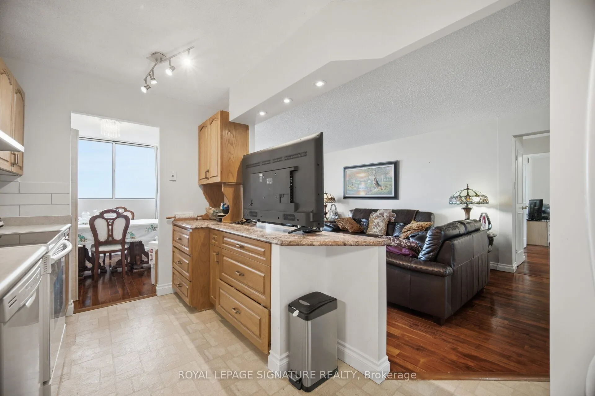 375 King Street N #802