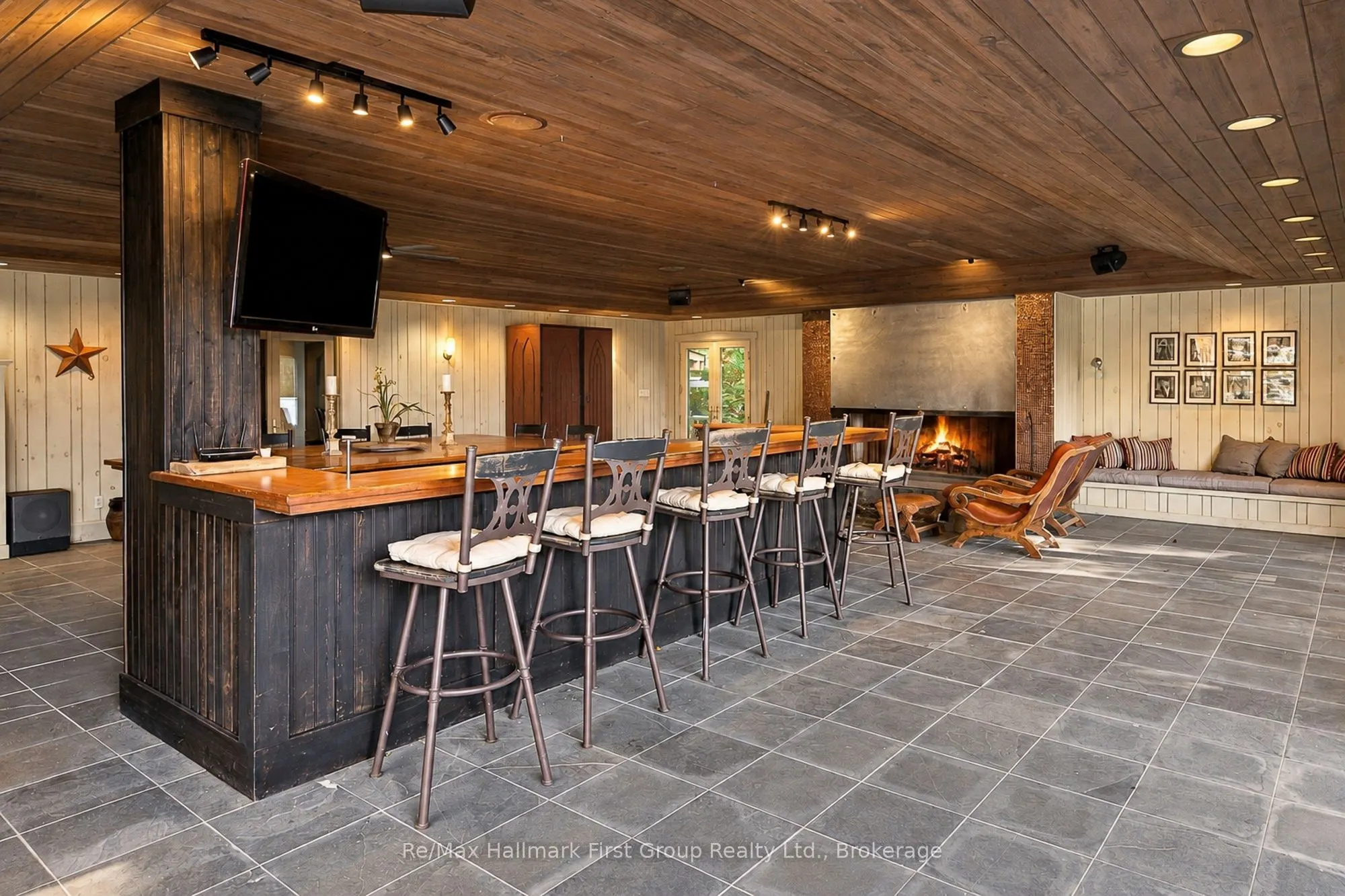 3121 Theatre Road N