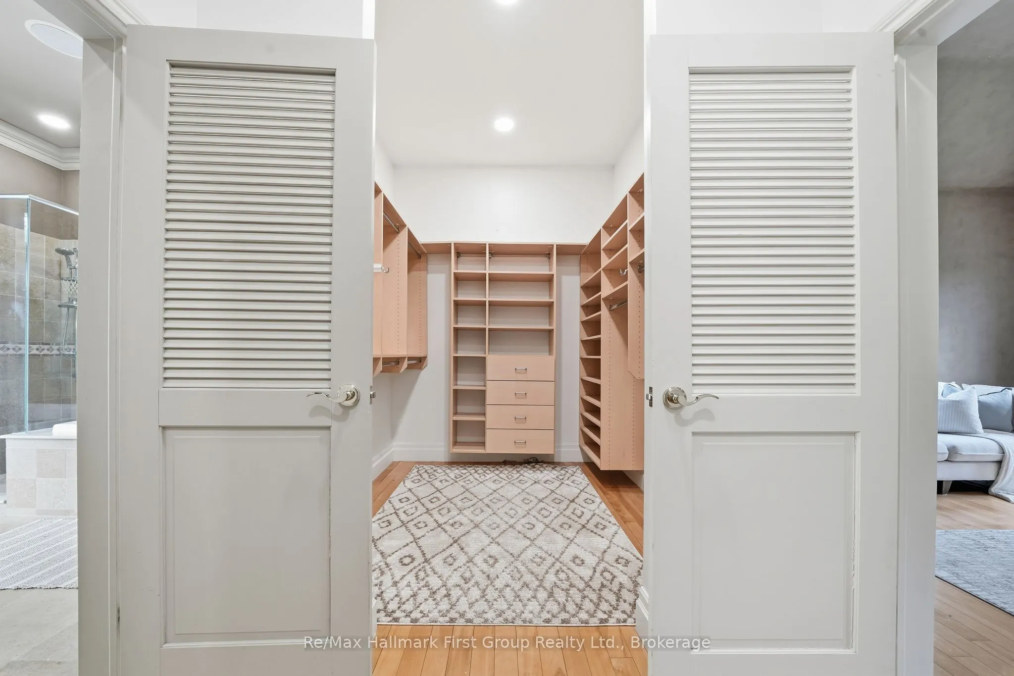 3121 Theatre Road N
