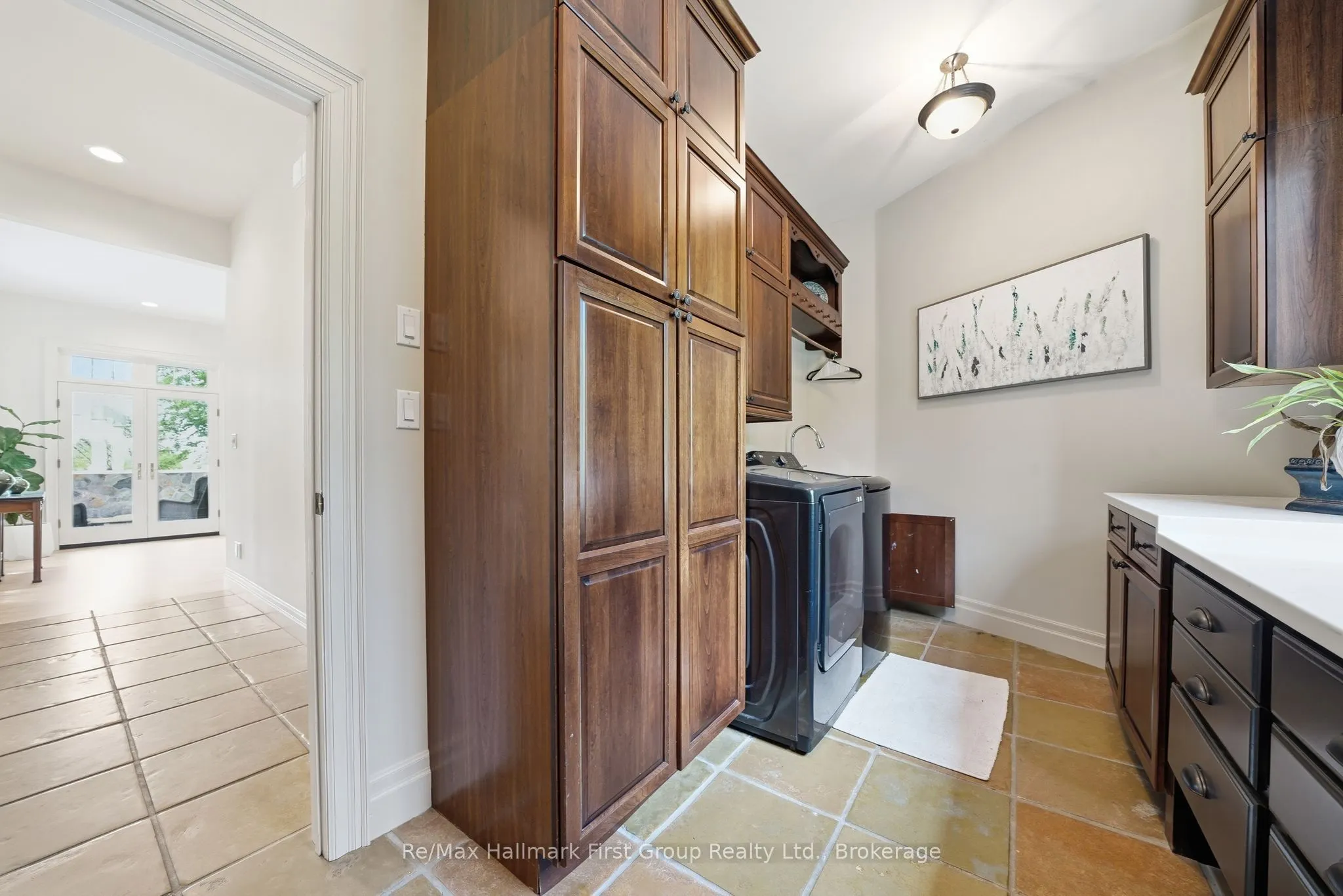 3121 Theatre Road N