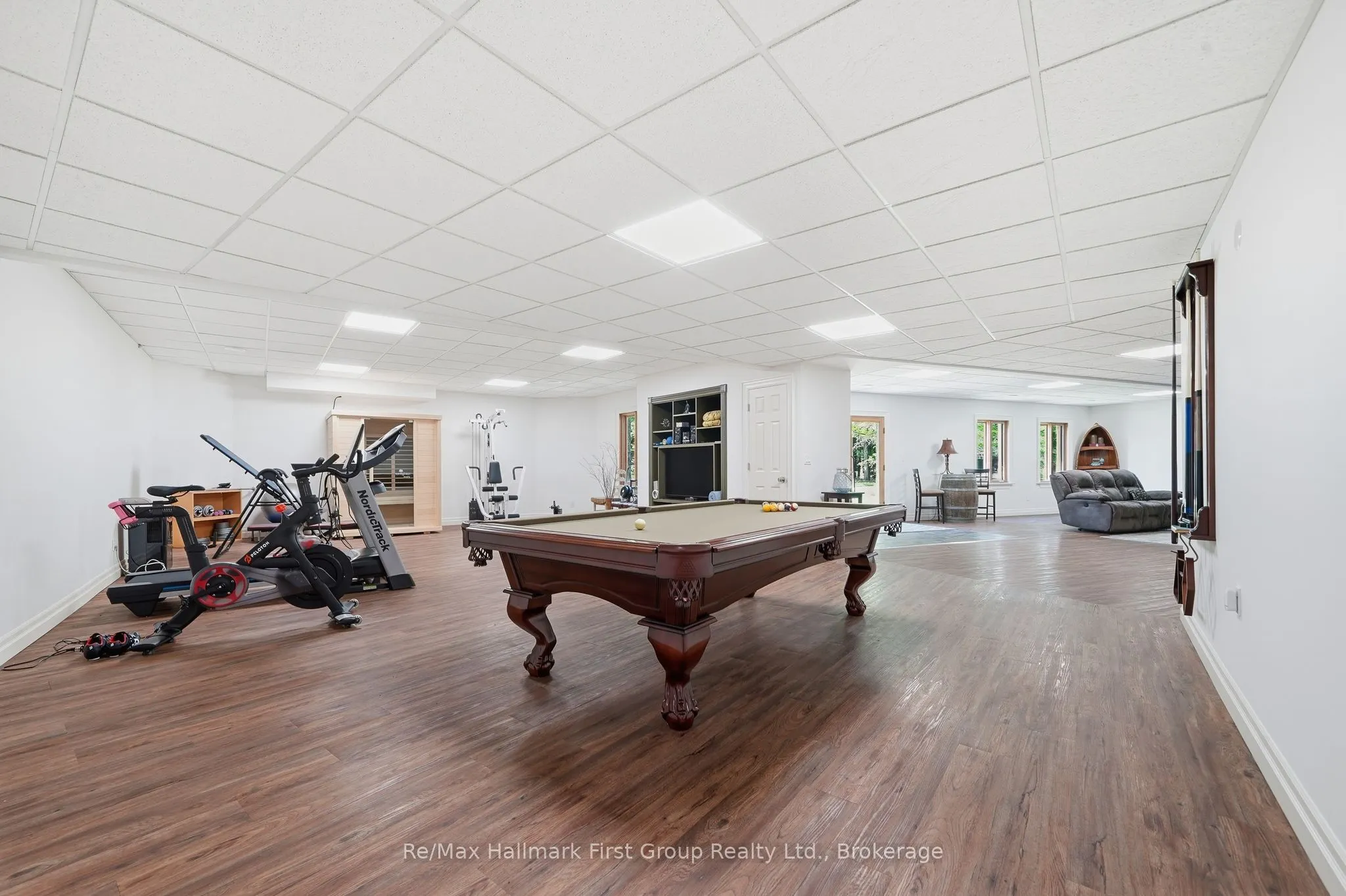 3121 Theatre Road N