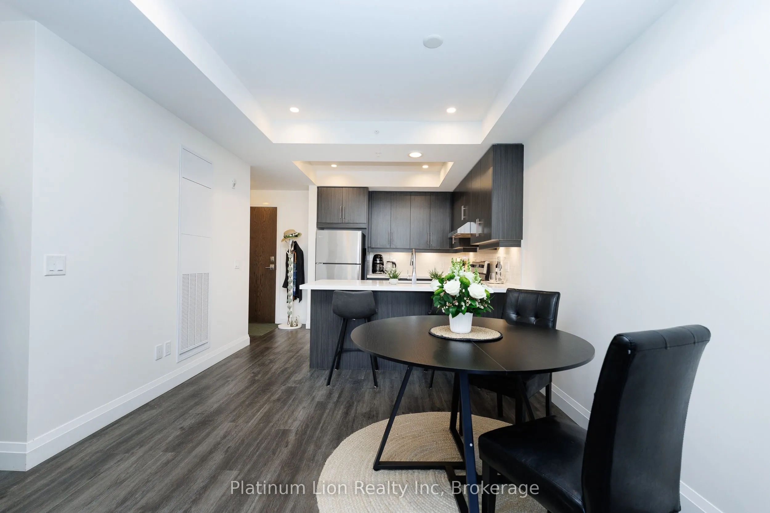30 Hamilton Street S #201