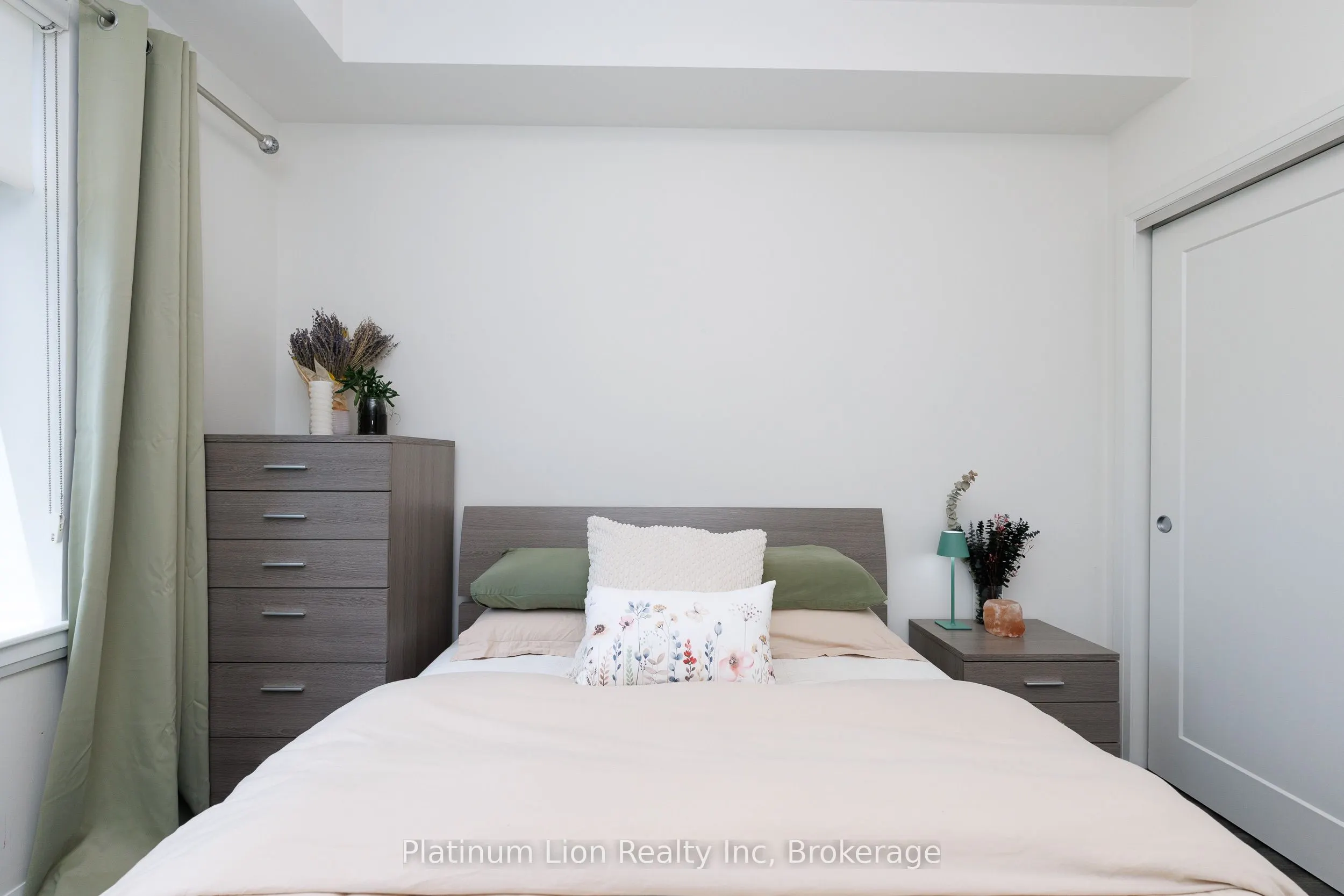 30 Hamilton Street S #201