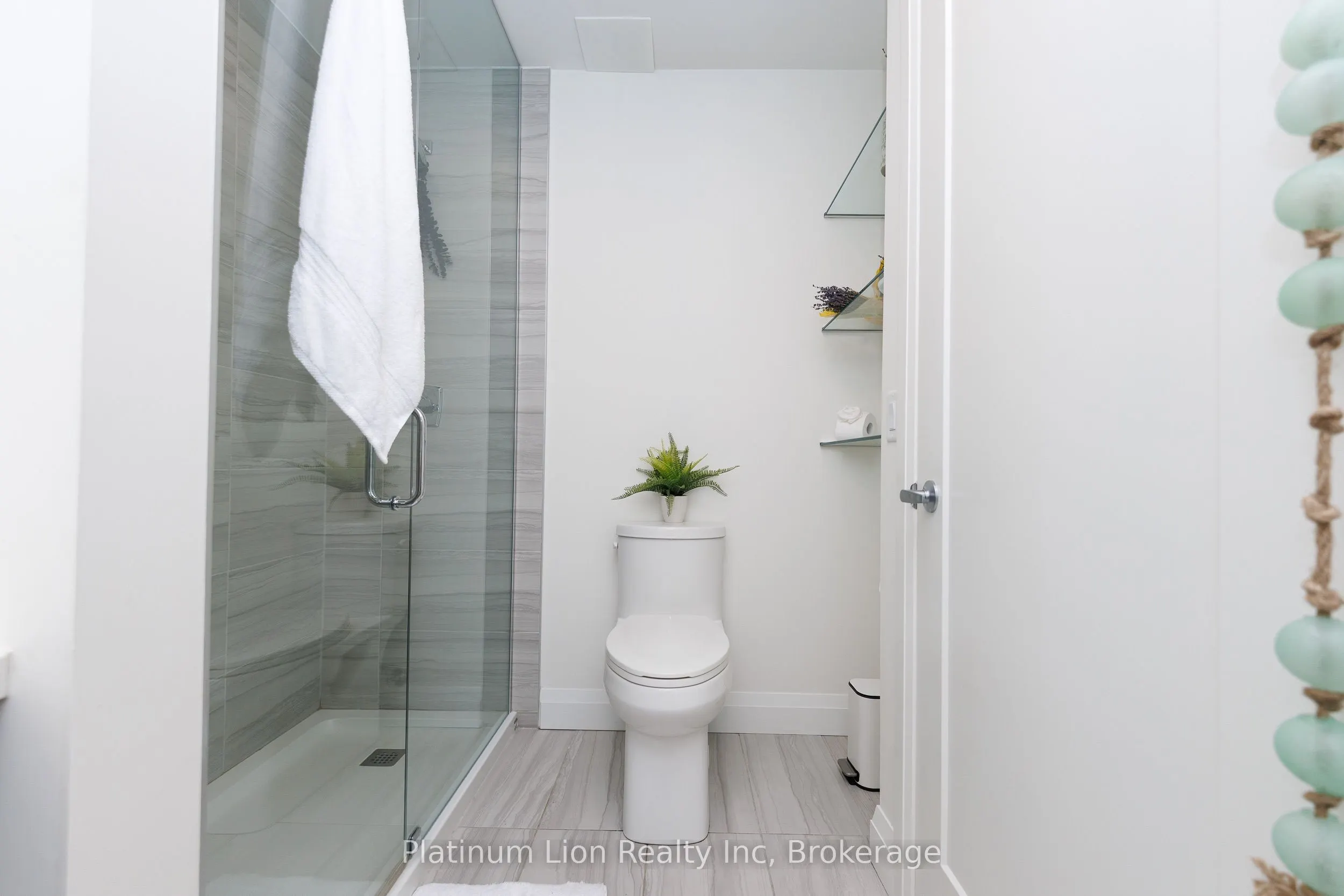 30 Hamilton Street S #201