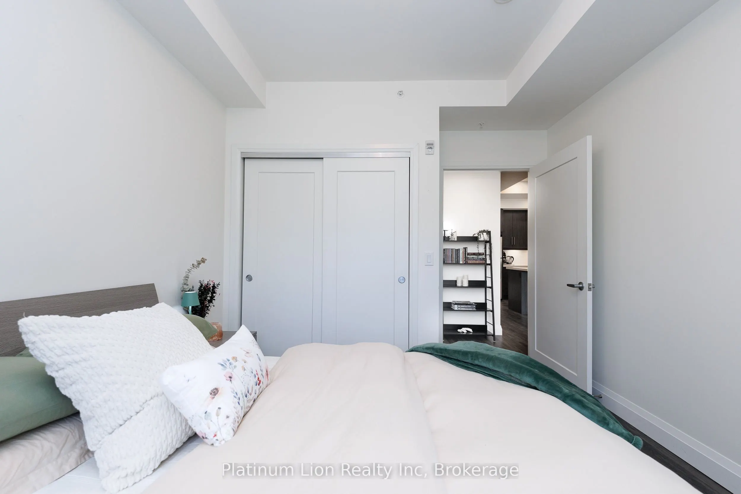 30 Hamilton Street S #201