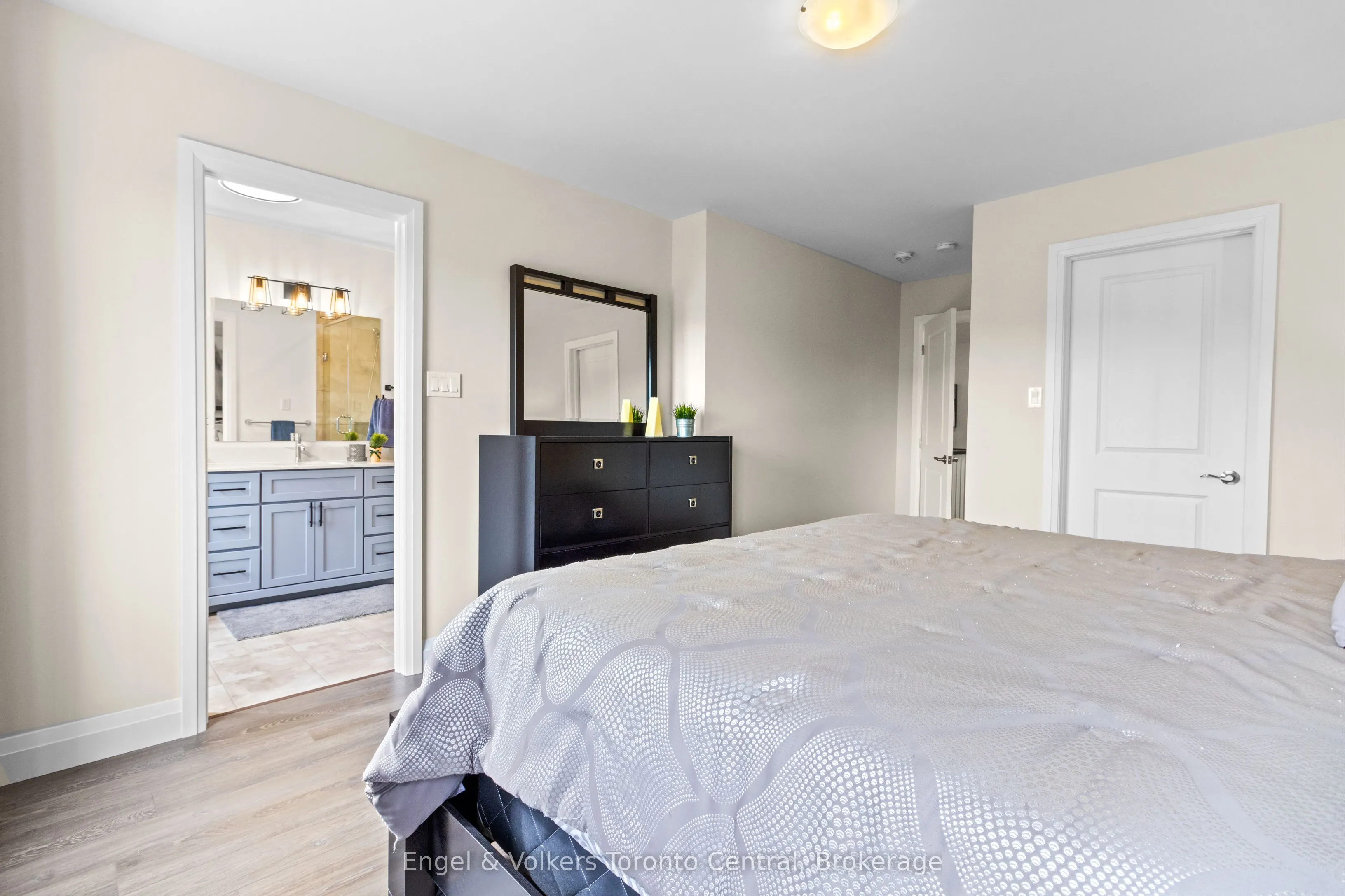 360 YELLOW BIRCH Crescent
