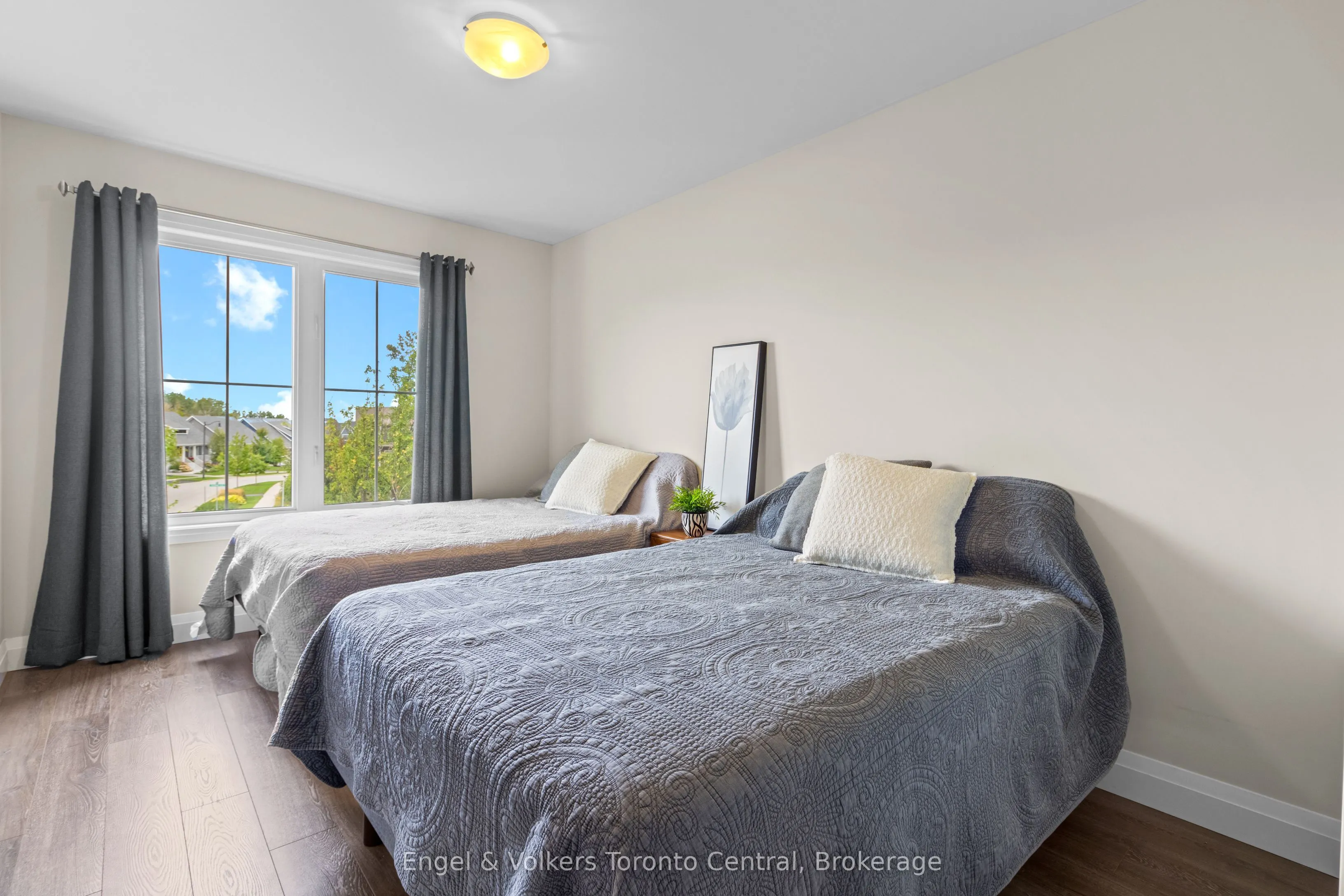 360 YELLOW BIRCH Crescent