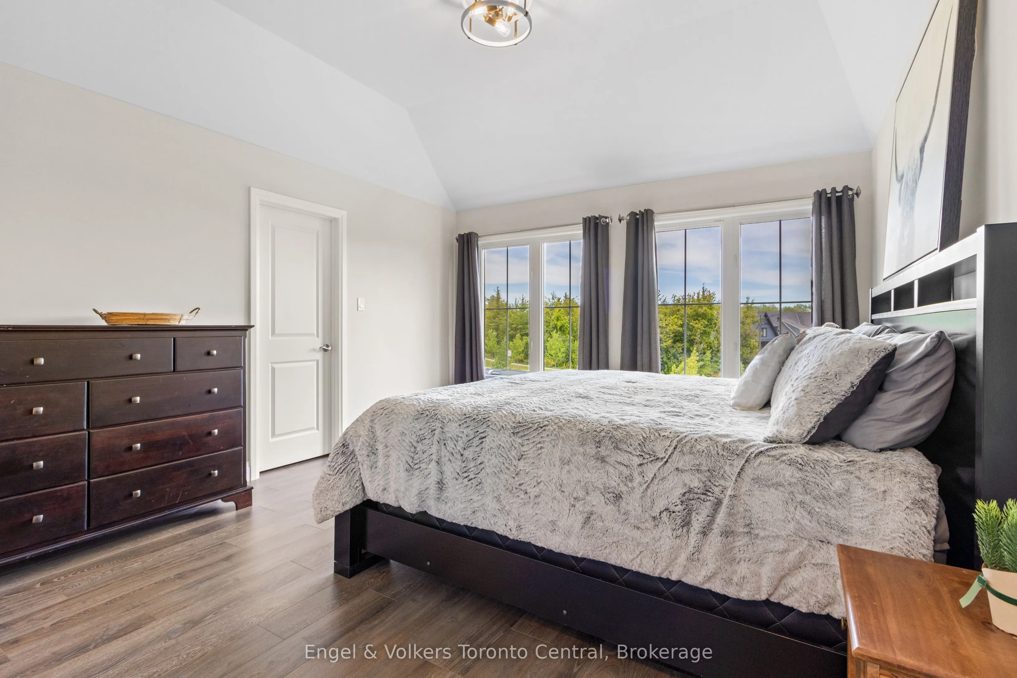 360 YELLOW BIRCH Crescent