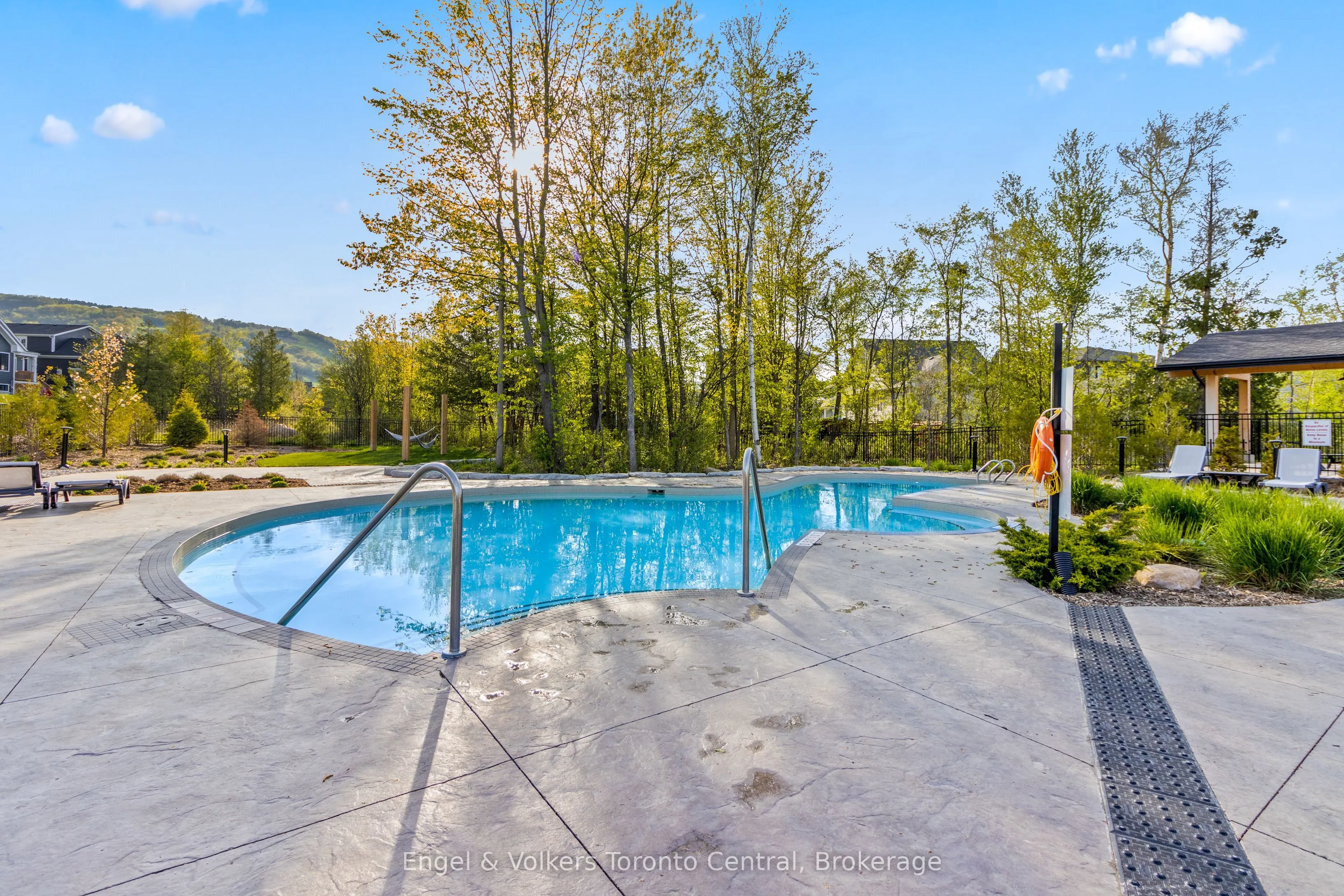 360 YELLOW BIRCH Crescent