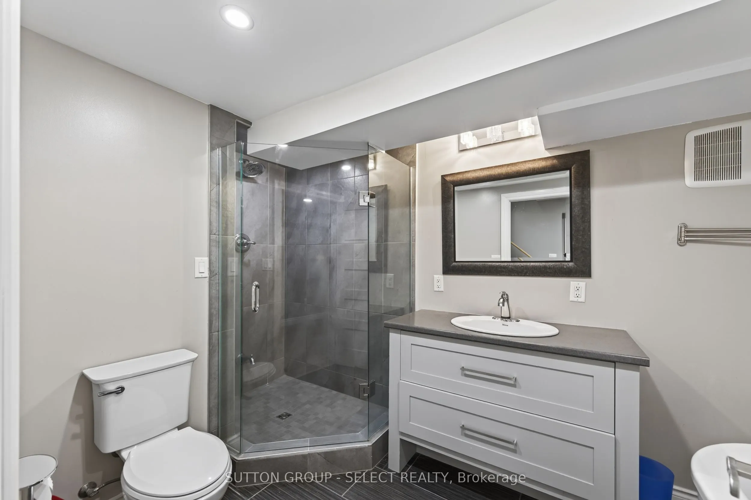 768 Franklinway Crescent
