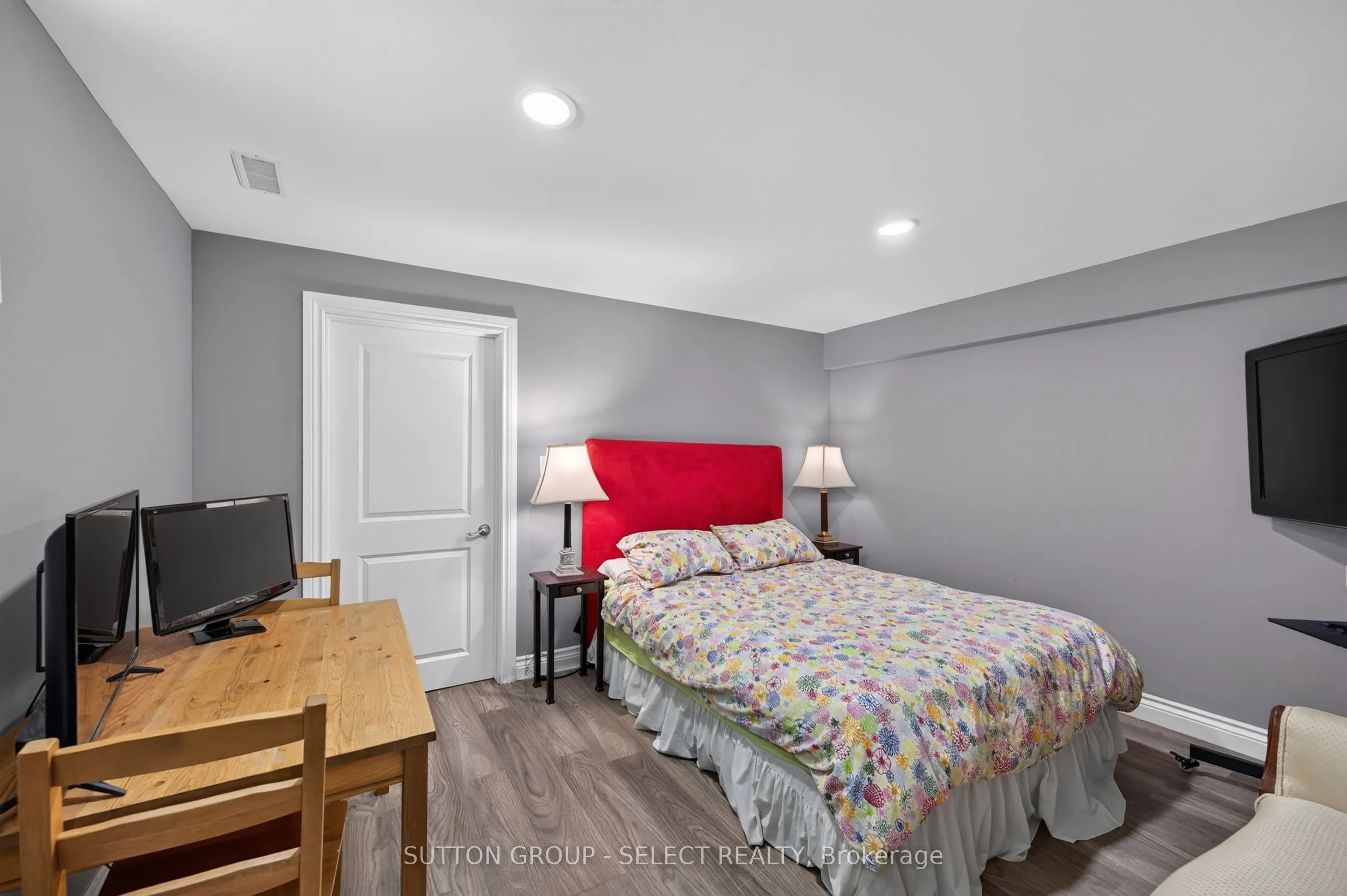 768 Franklinway Crescent