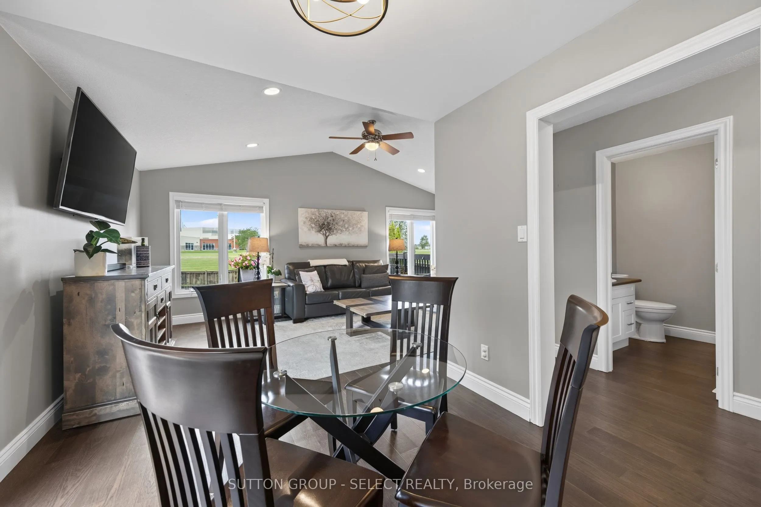 1706 Bayswater Crescent