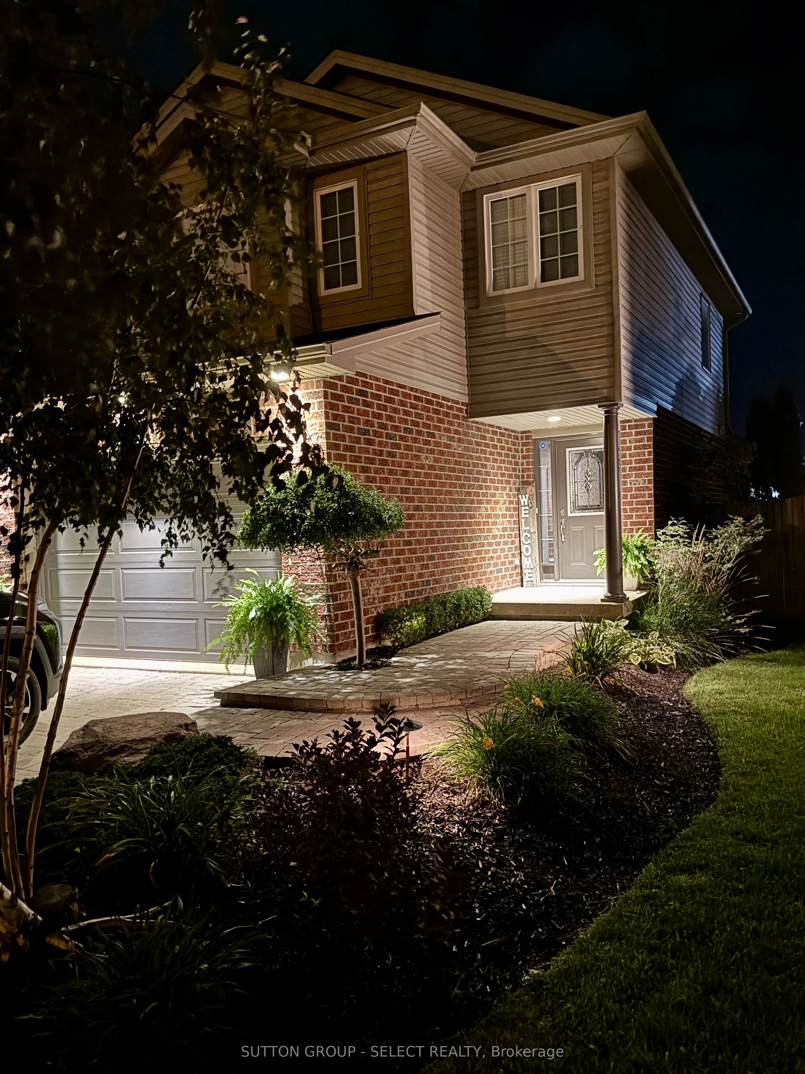 1706 Bayswater Crescent