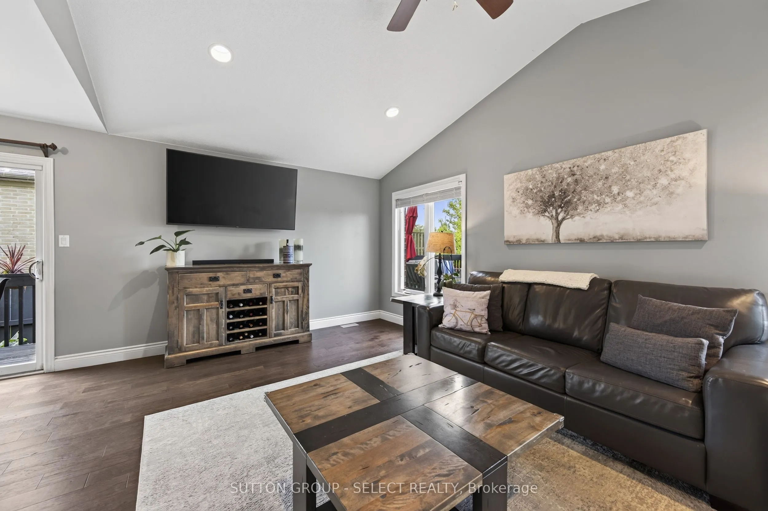 1706 Bayswater Crescent