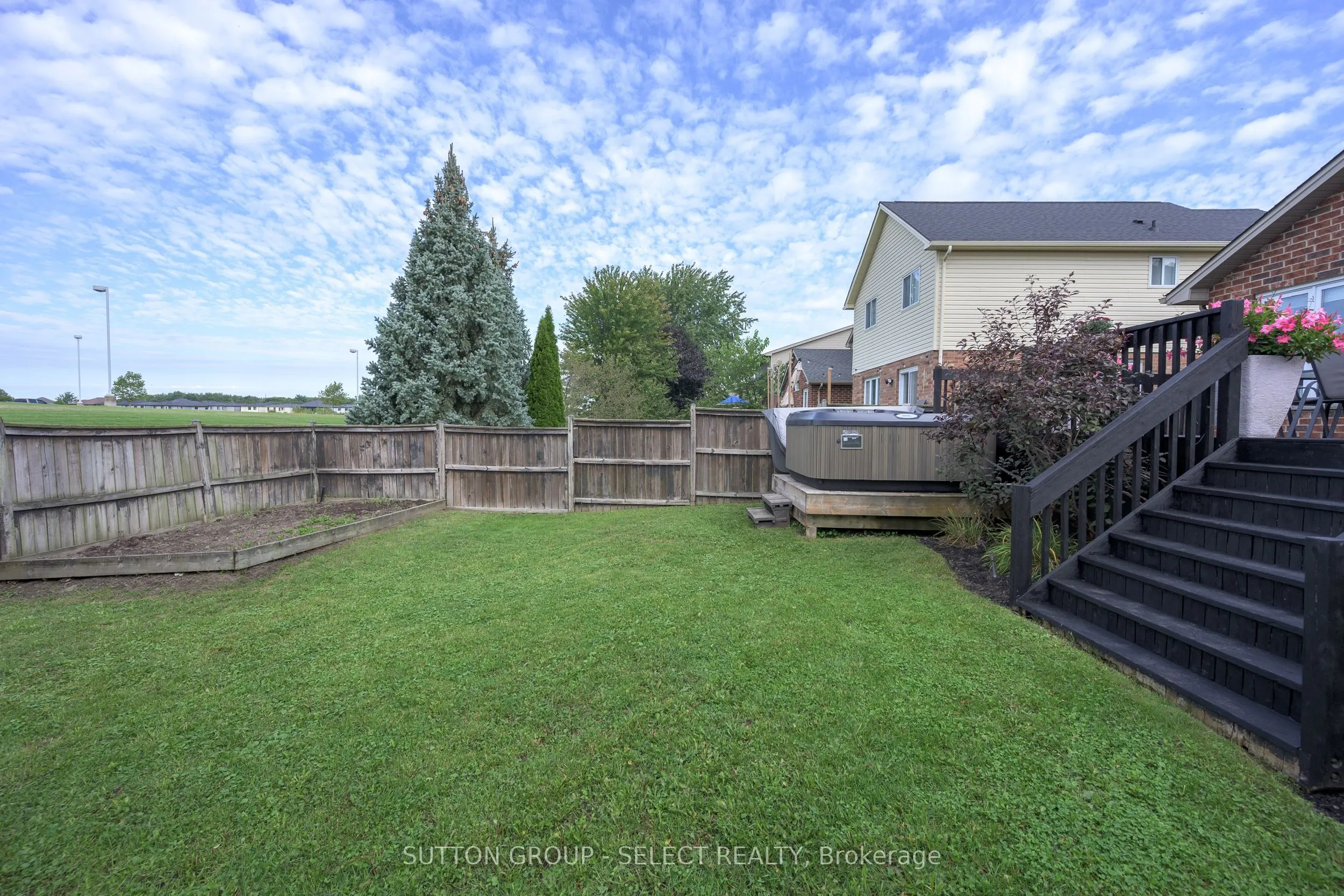 1706 Bayswater Crescent
