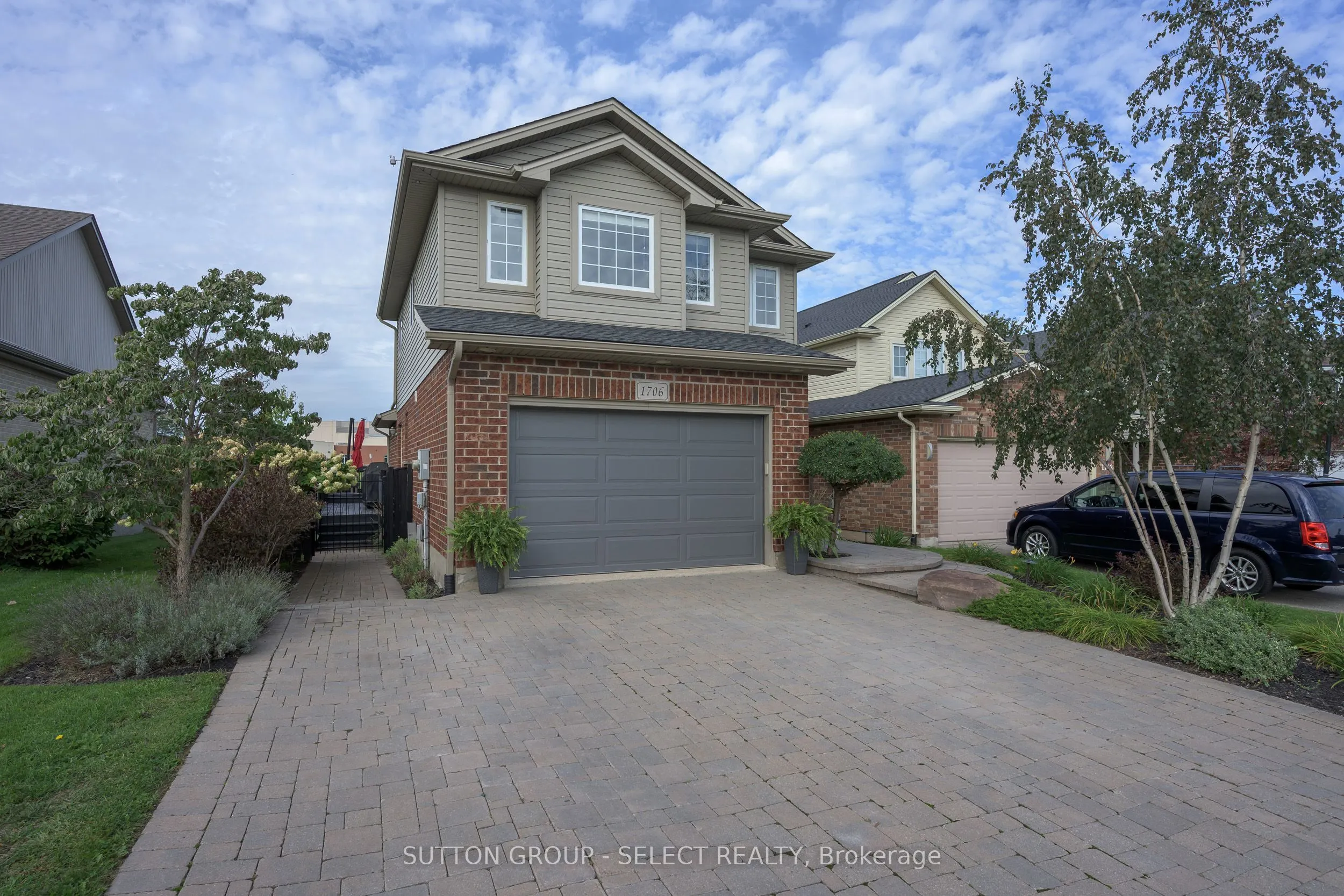 1706 Bayswater Crescent