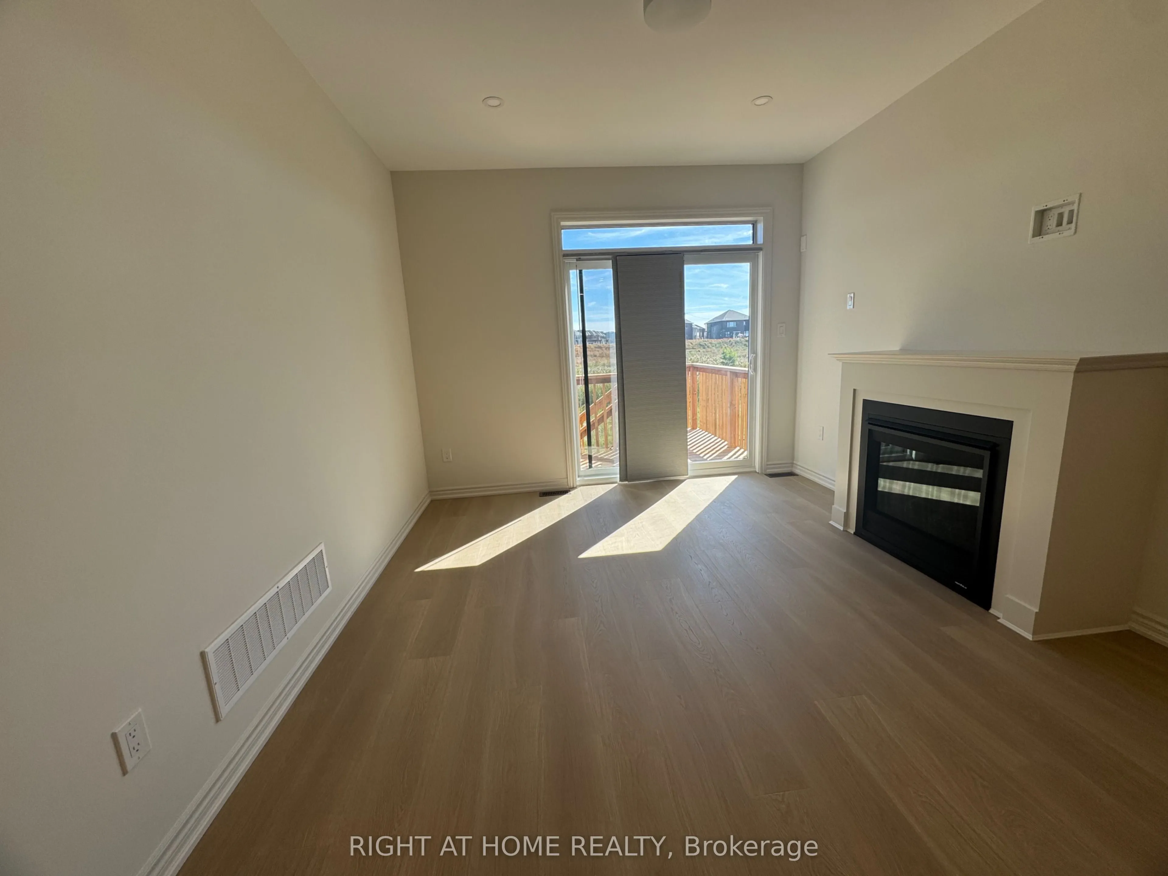 60 Debois Street #Main