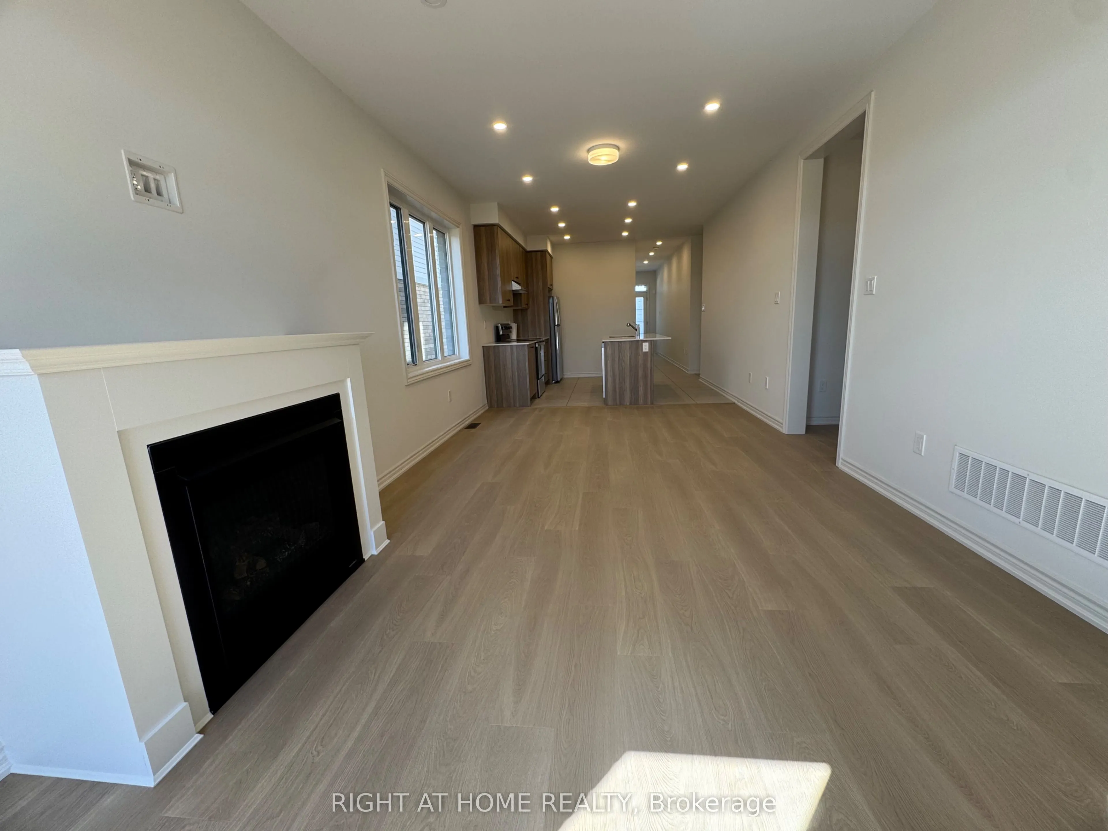 60 Debois Street #Main