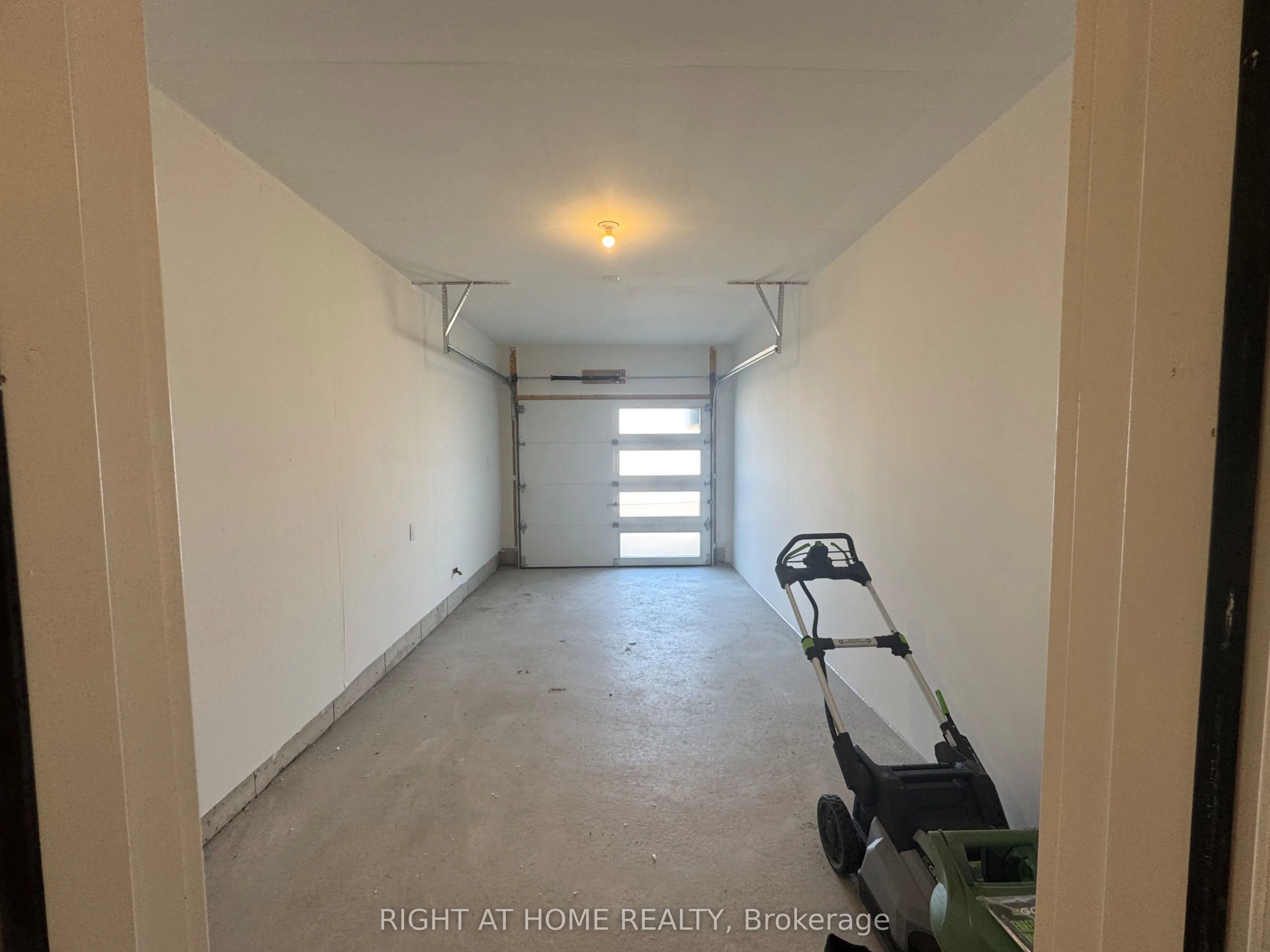 60 Debois Street #Main