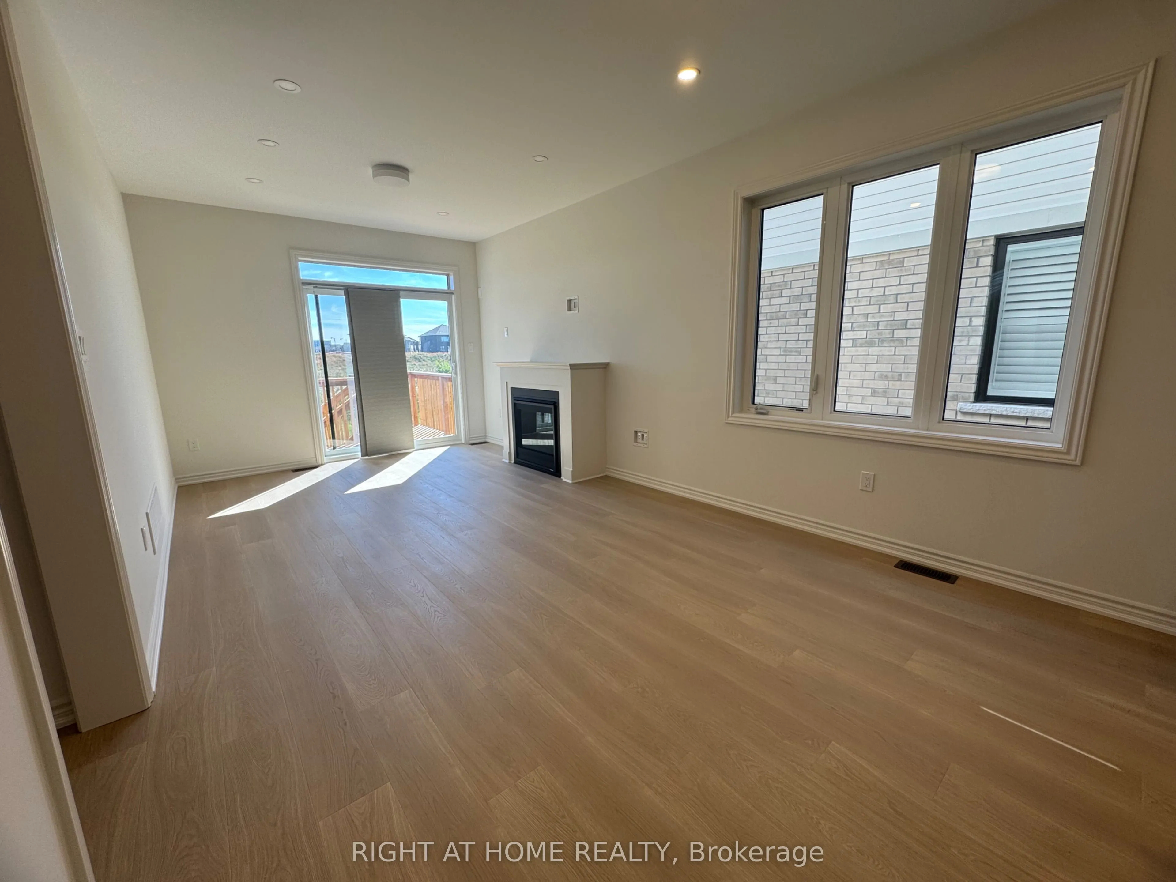 60 Debois Street #Main