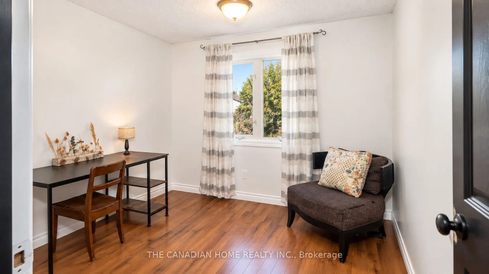 3 DUNHILL Crescent N