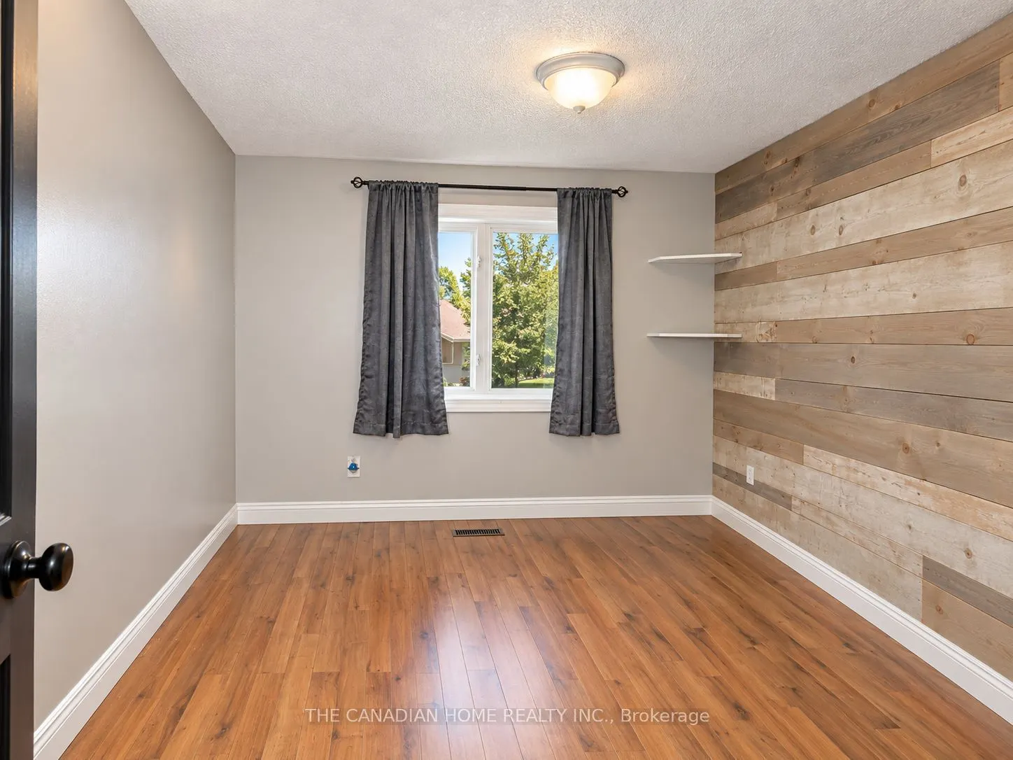 3 DUNHILL Crescent N