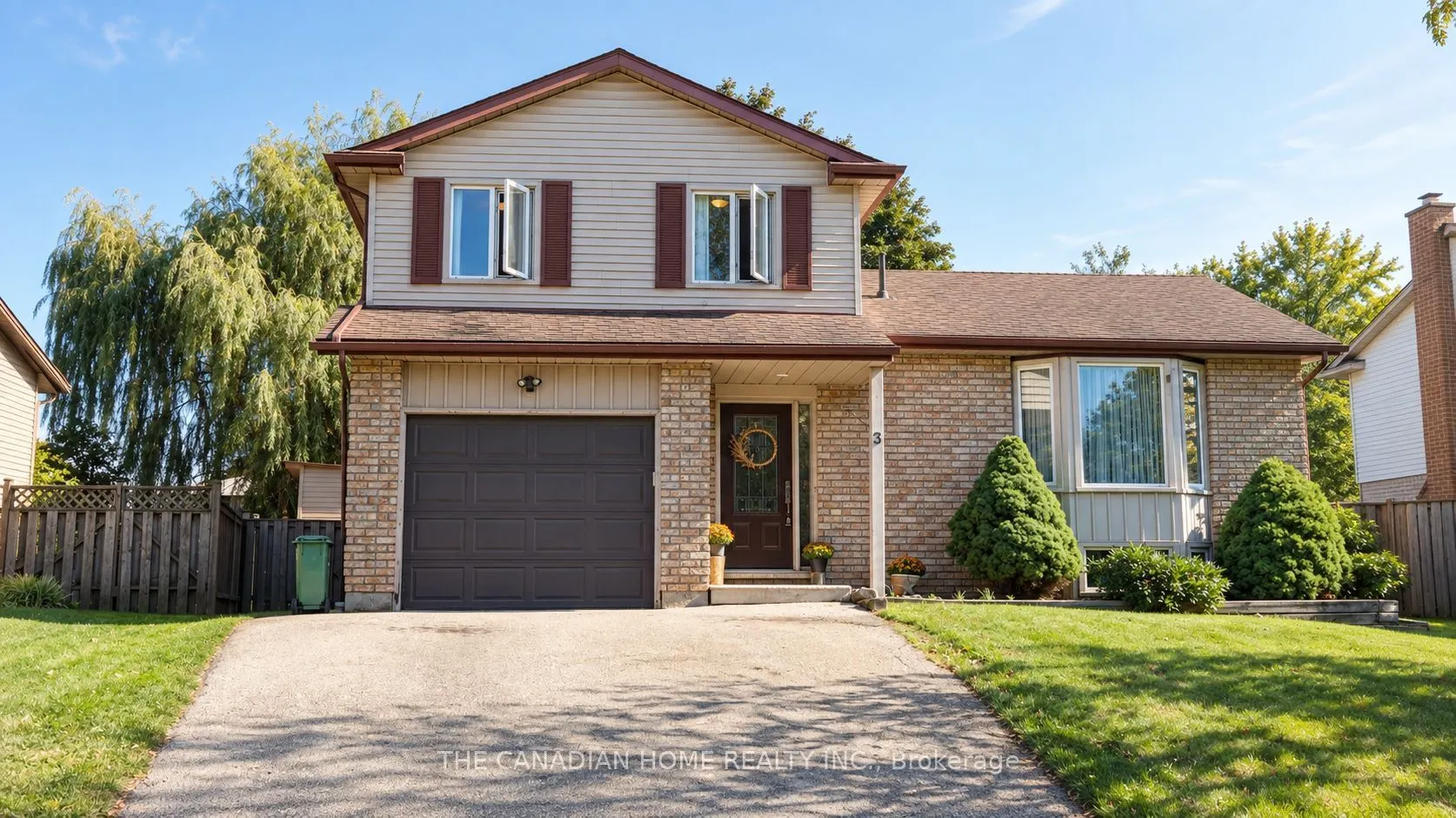 3 DUNHILL Crescent N