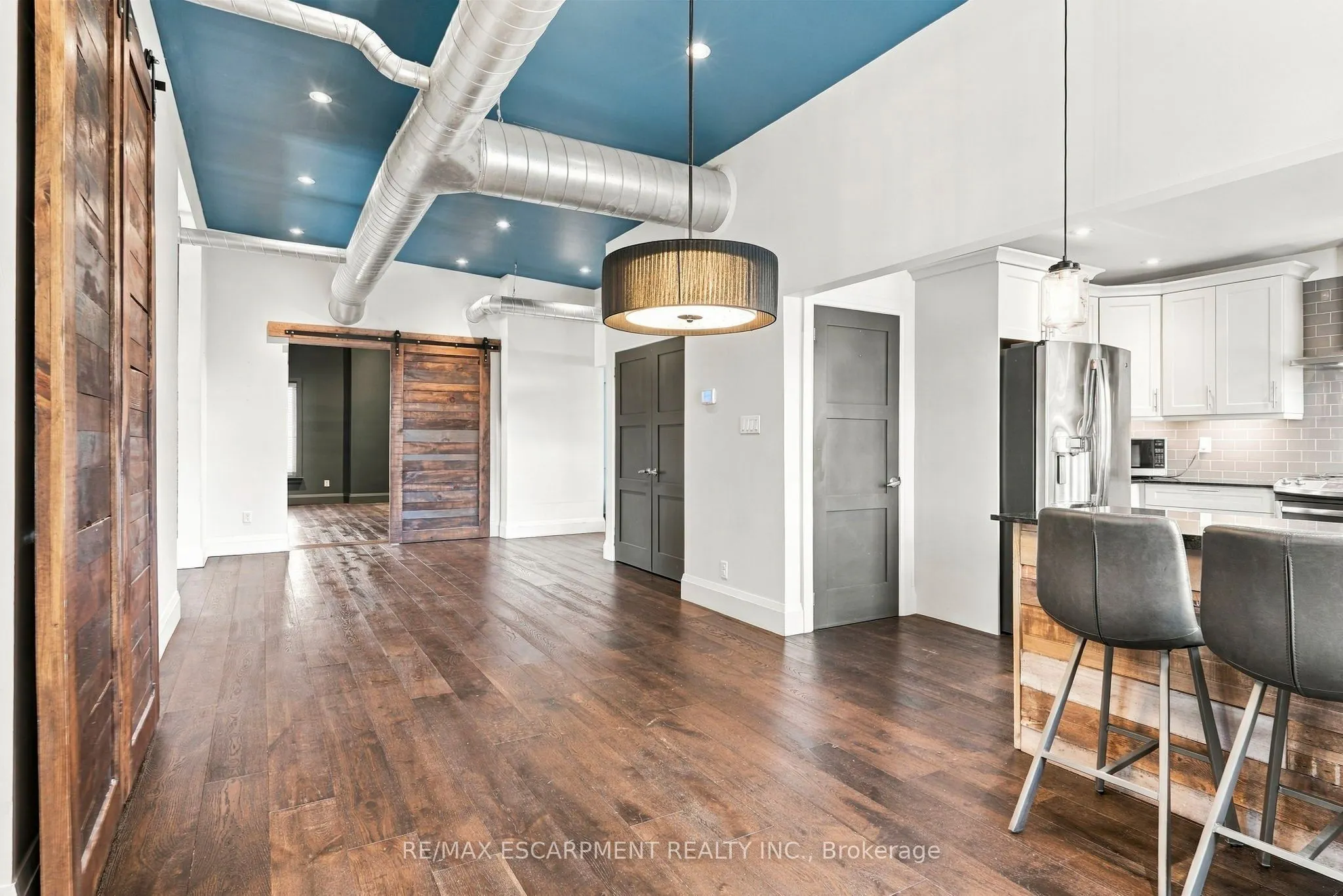 172 1/2 James Street N #4