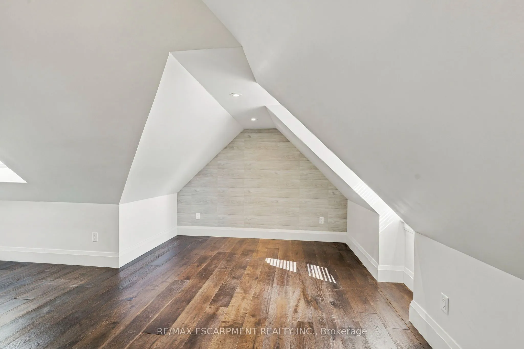 172 1/2 James Street N #4