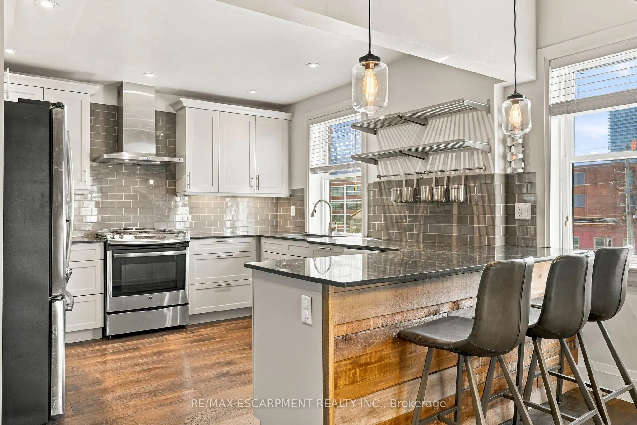 172 1/2 James Street N #4