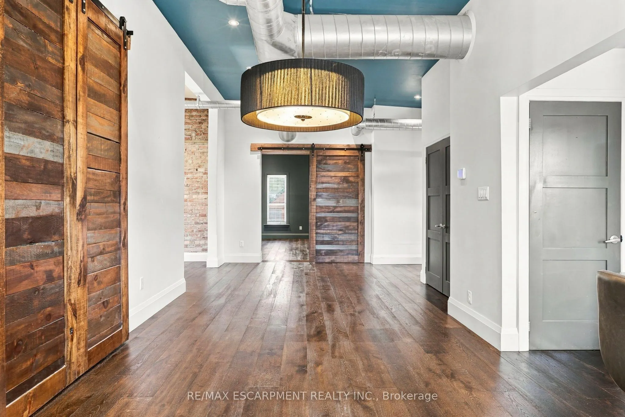 172 1/2 James Street N #4