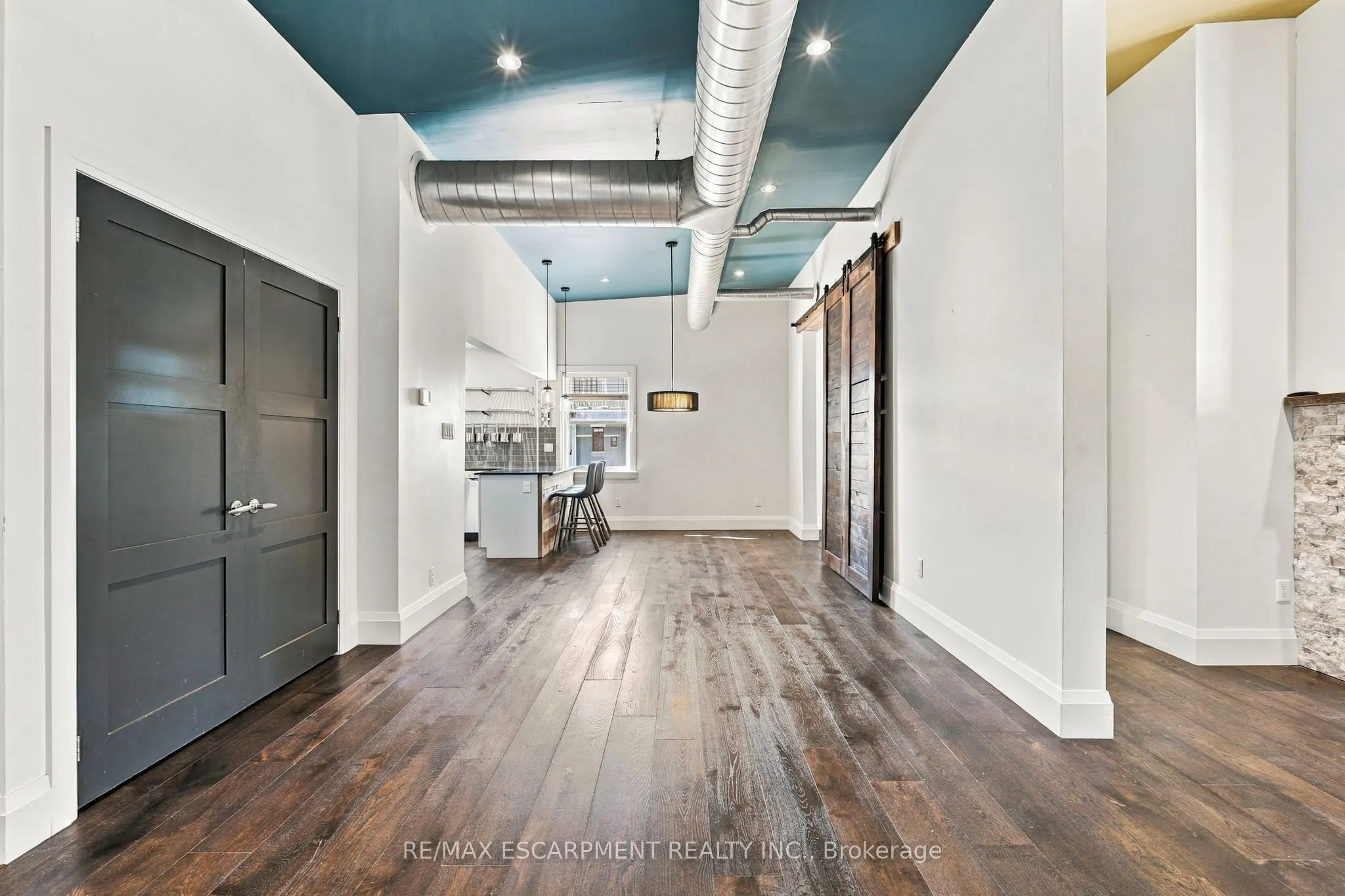 172 1/2 James Street N #4