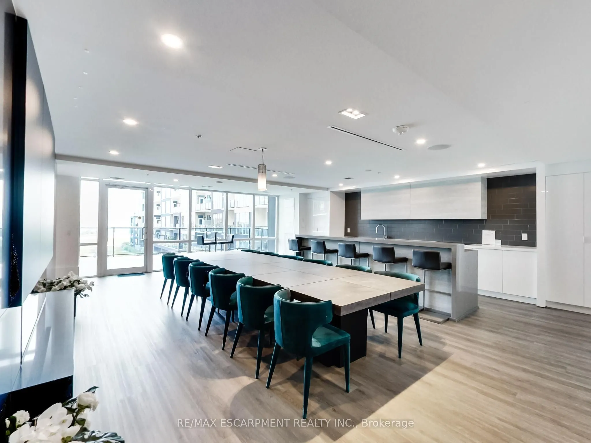 16 Concord Place #318
