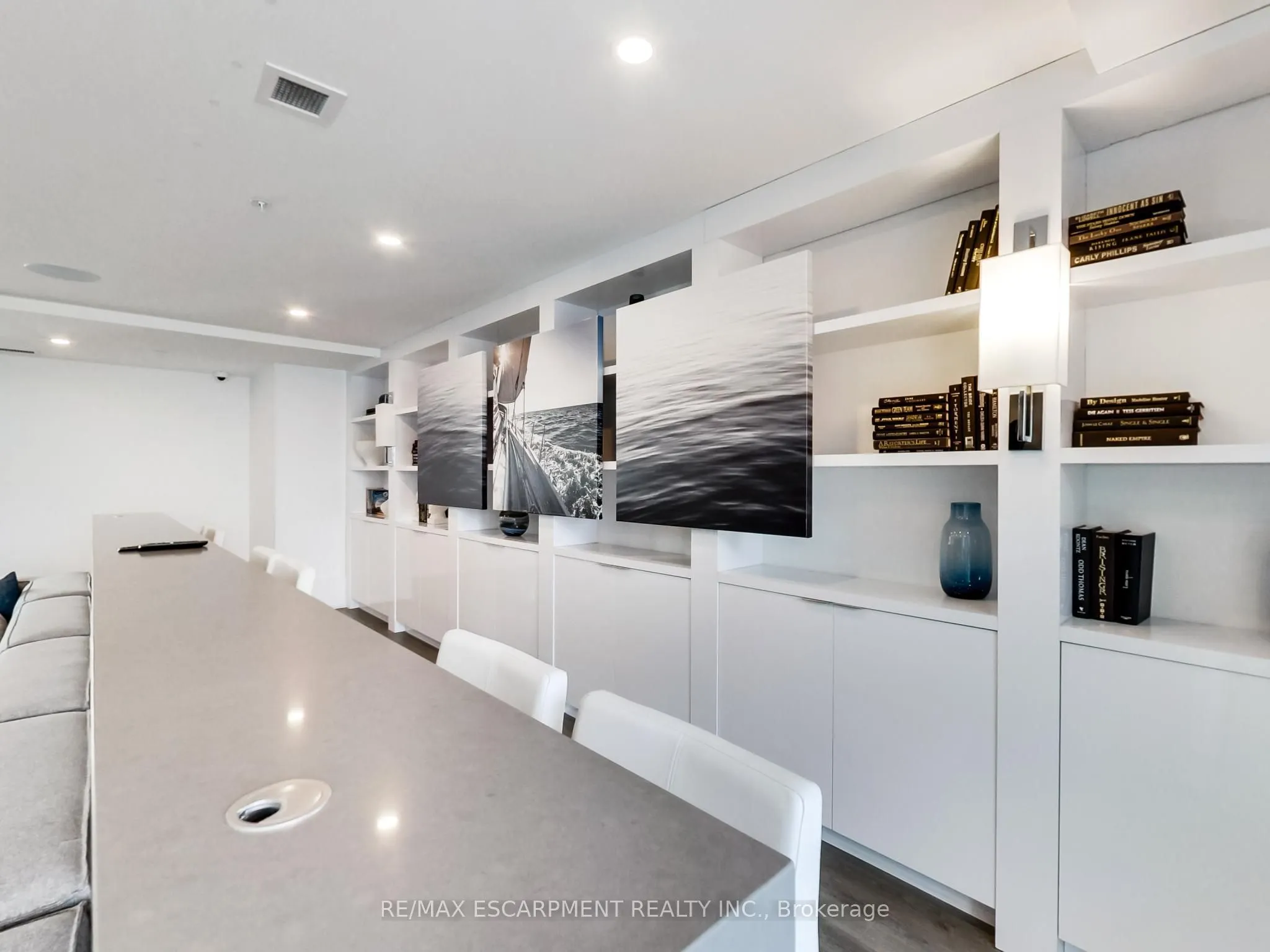 16 Concord Place #318