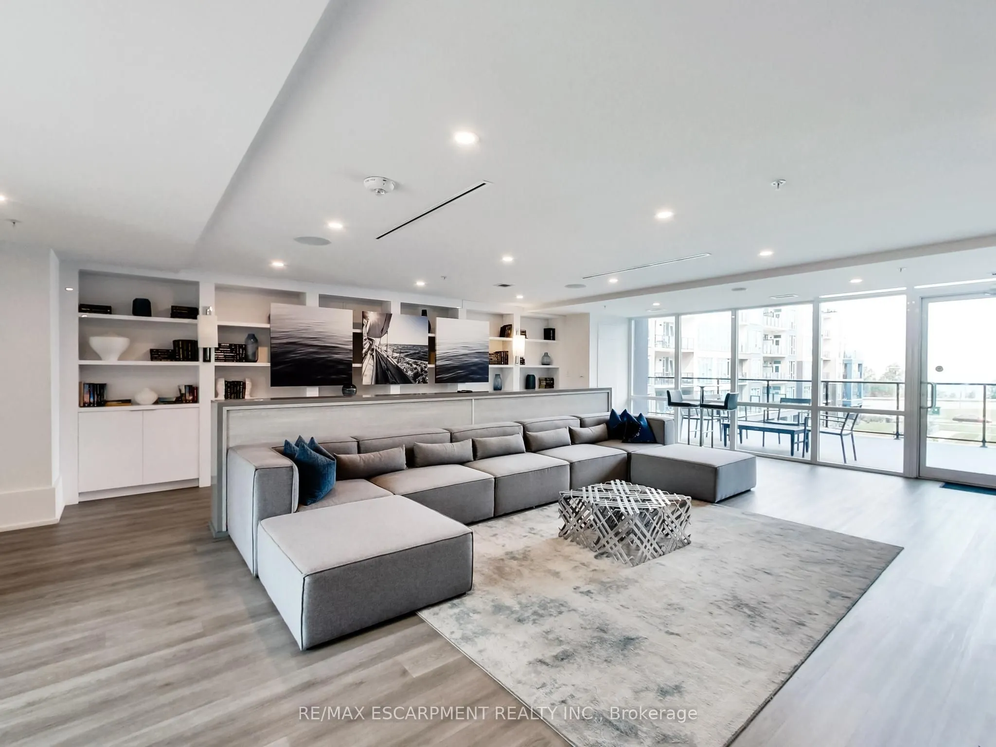 16 Concord Place #318