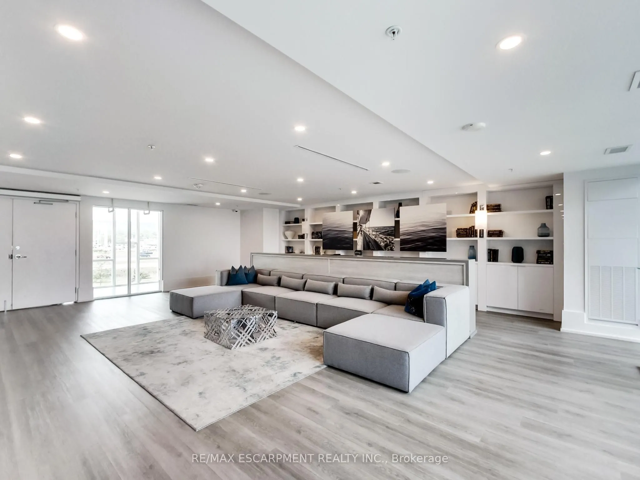 16 Concord Place #318