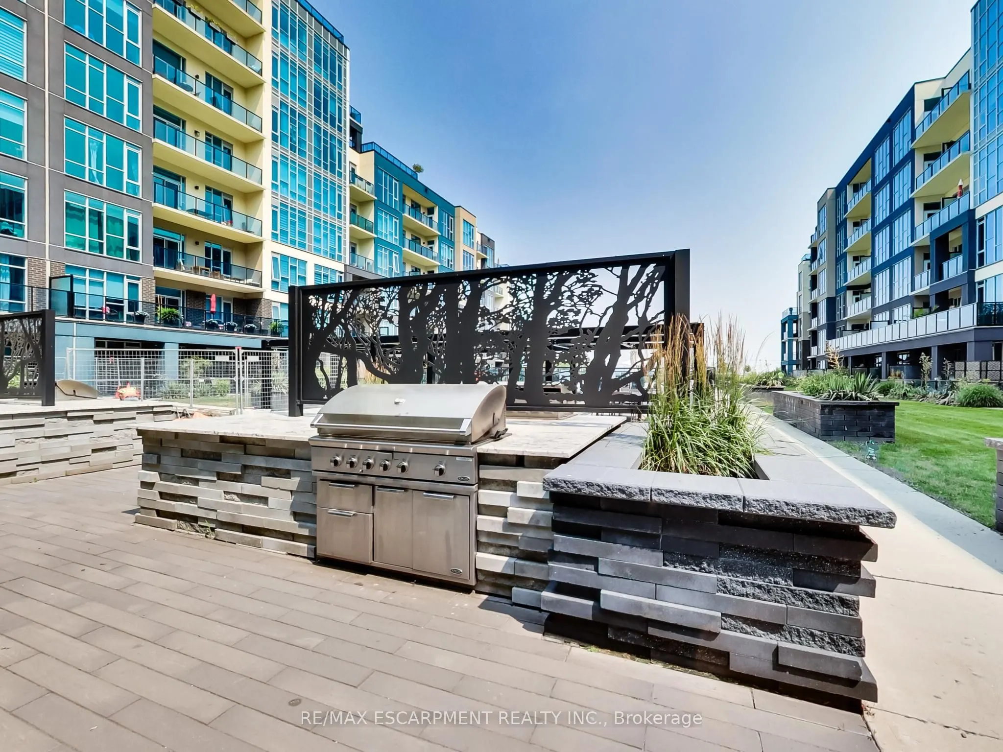 16 Concord Place #318
