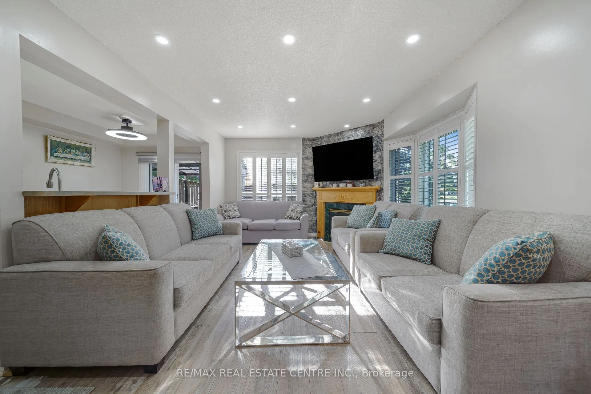 800 Paramount Drive #1